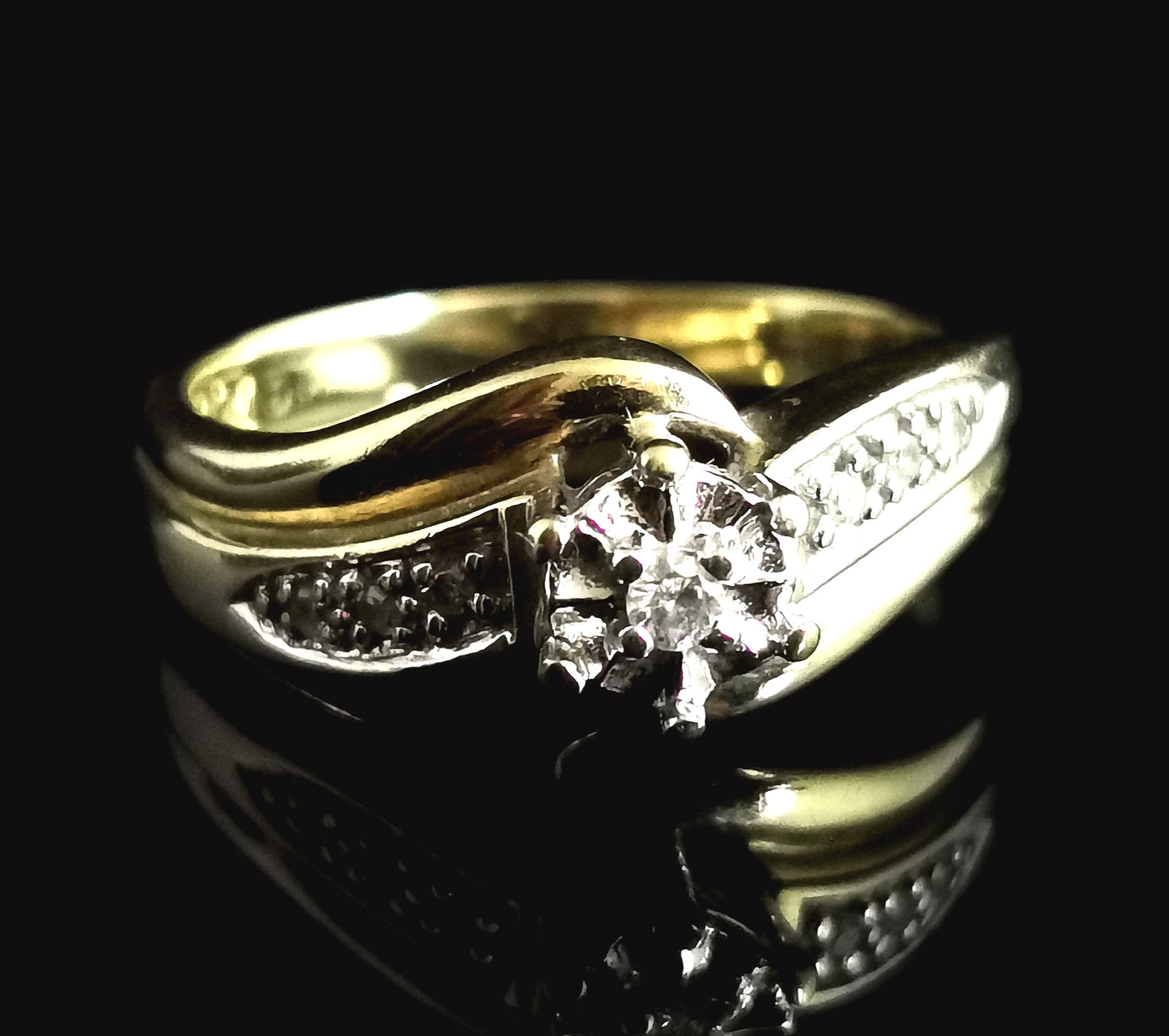 Vintage 9ct gold Diamond Crossover ring