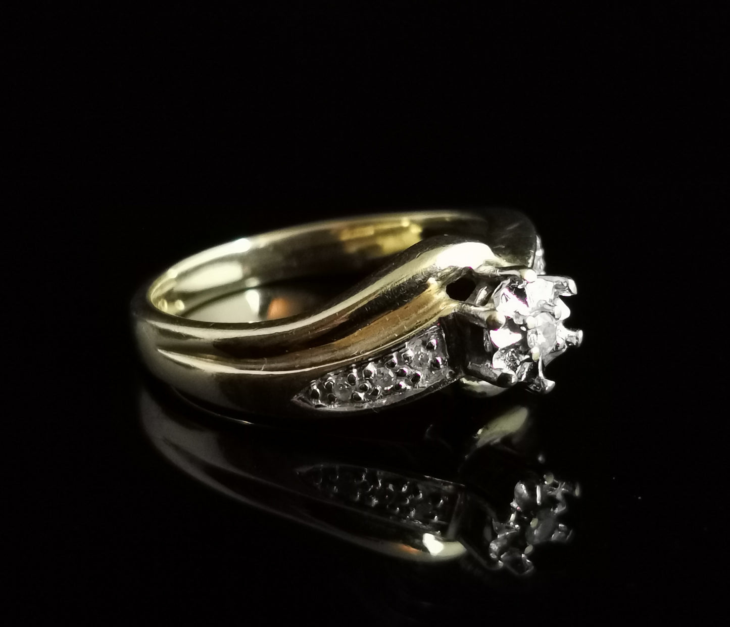 Vintage 9ct gold Diamond Crossover ring