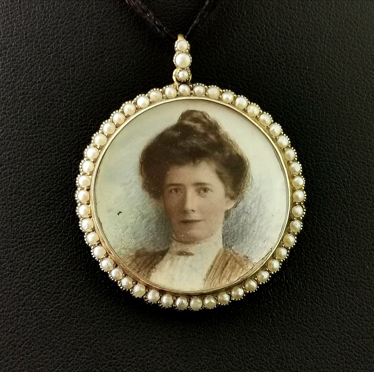 Victorian portrait miniature pendant locket, 9ct gold, seed pearl