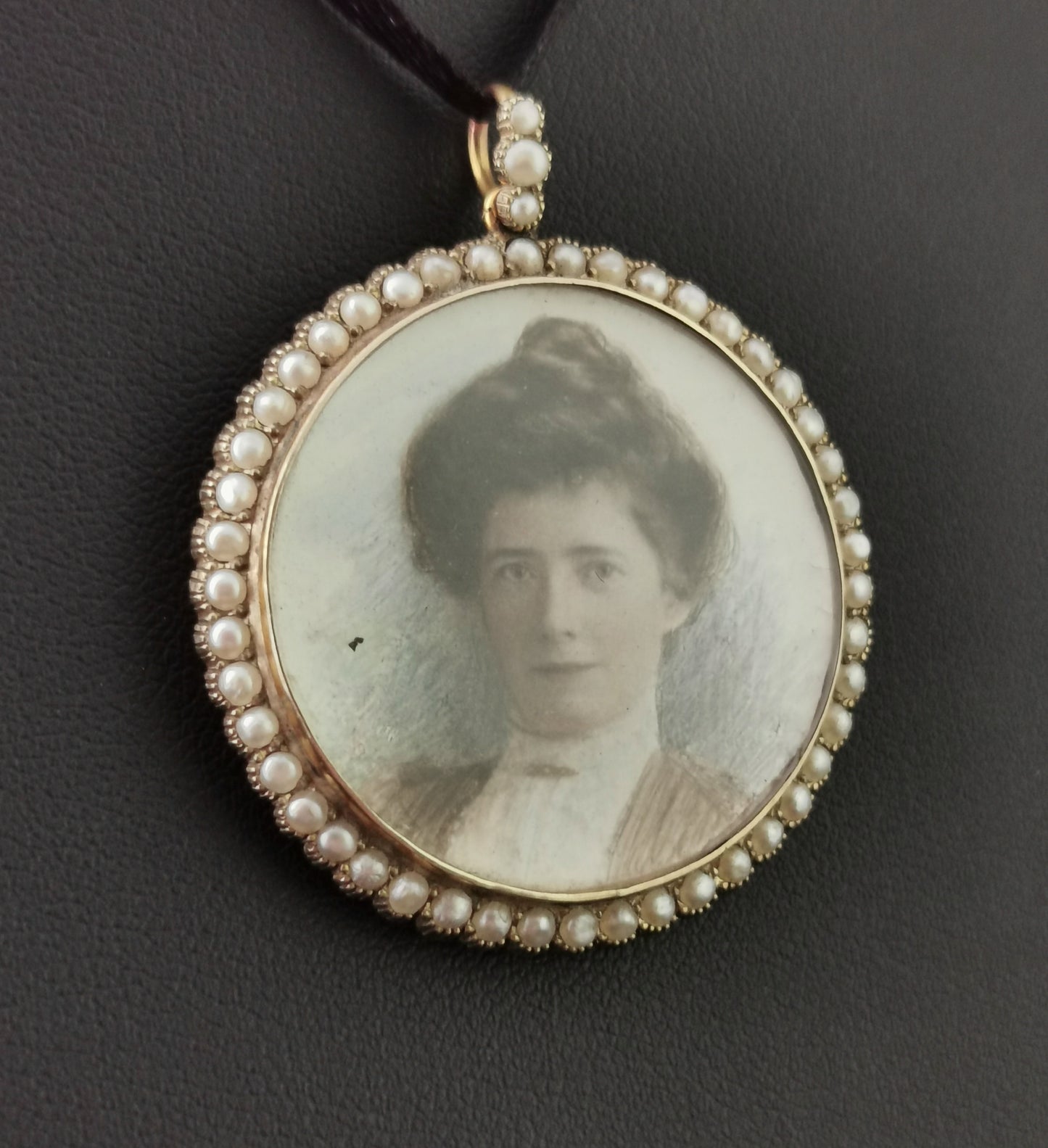 Victorian portrait miniature pendant locket, 9ct gold, seed pearl