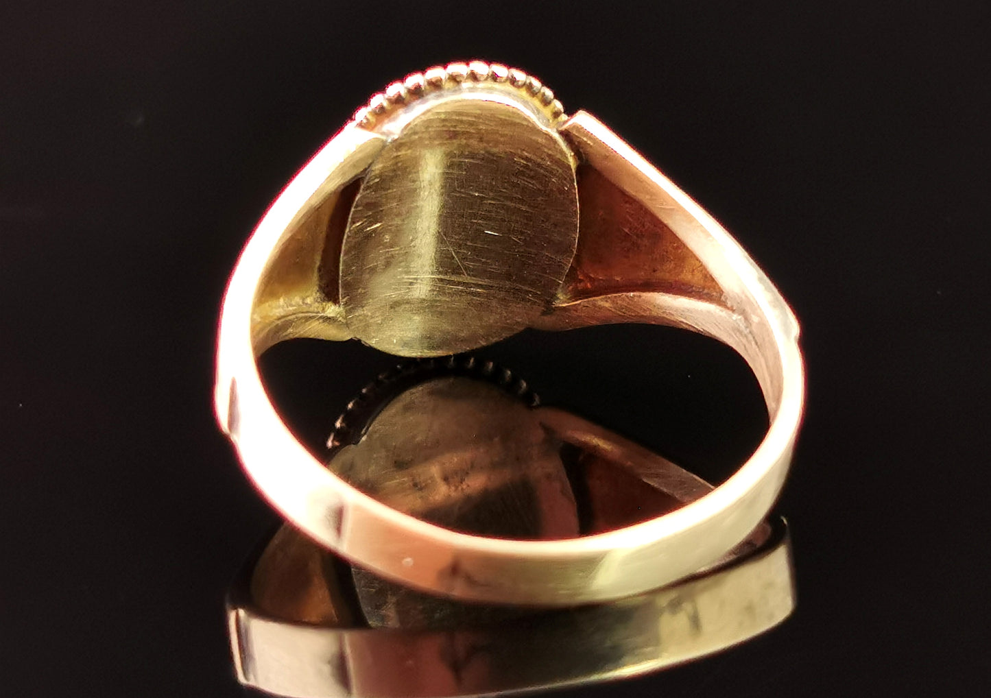 Antique mourning ring, 9ct engraved gold, hairwork