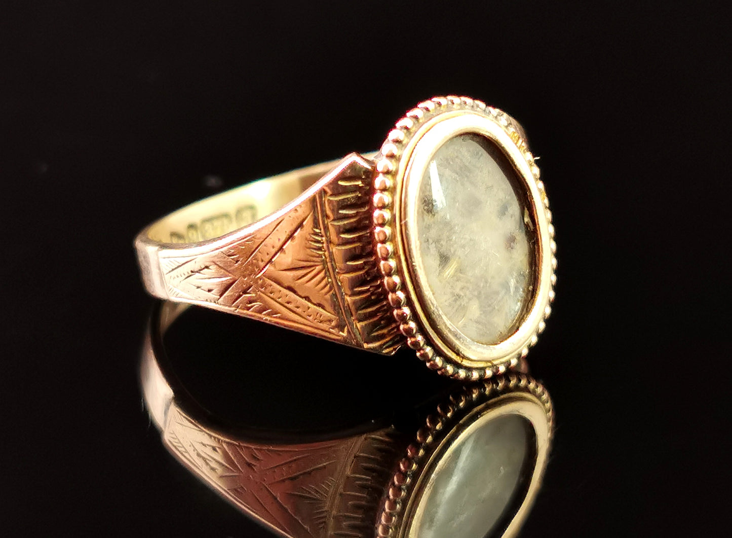 Antique mourning ring, 9ct engraved gold, hairwork