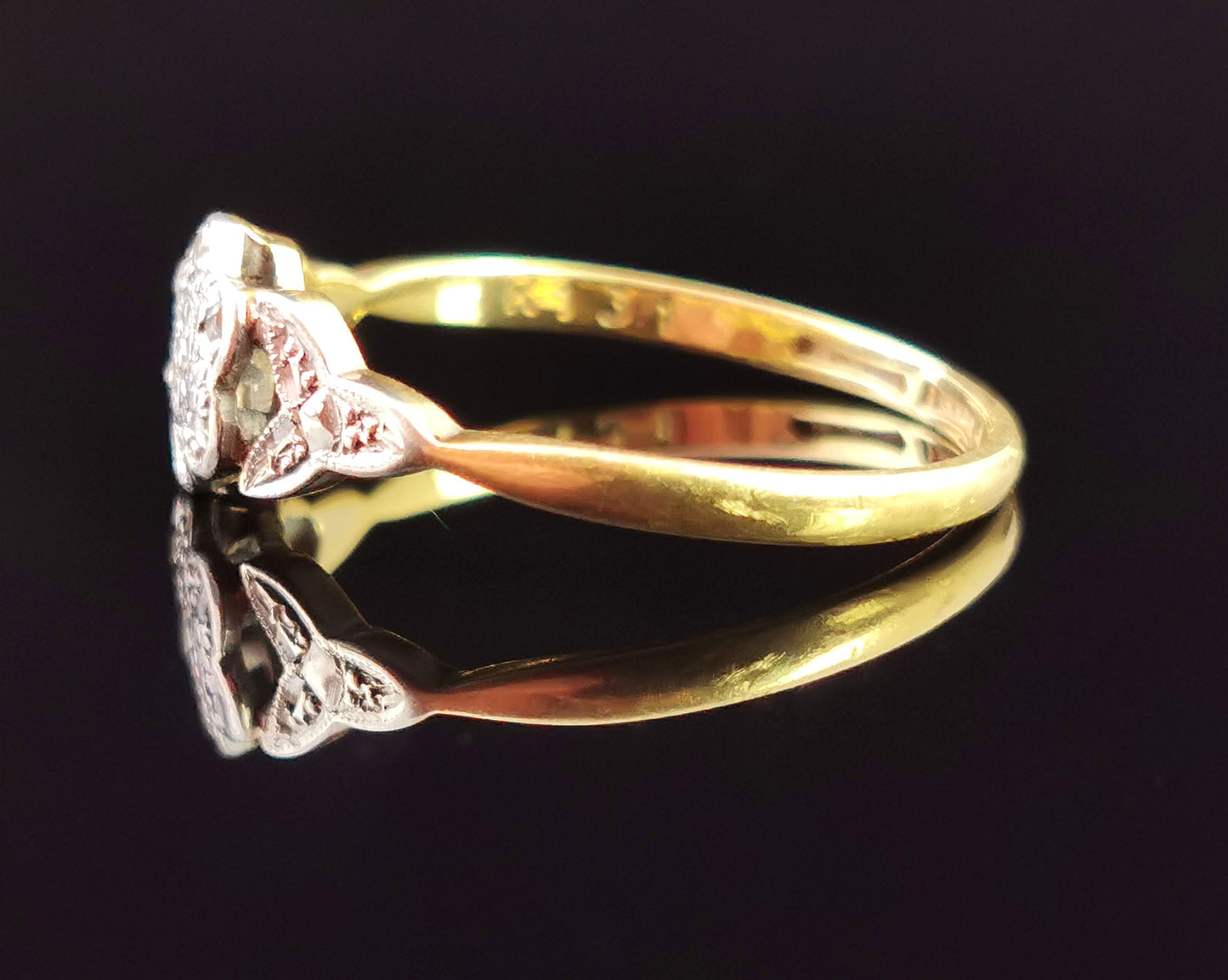 Antique diamond flower ring, 18ct gold and platinum