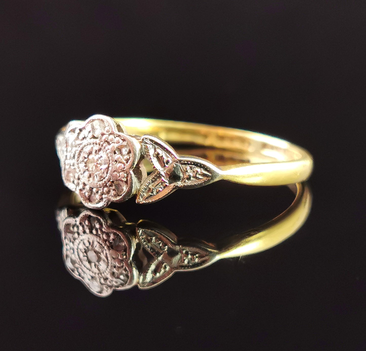 Antique diamond flower ring, 18ct gold and platinum