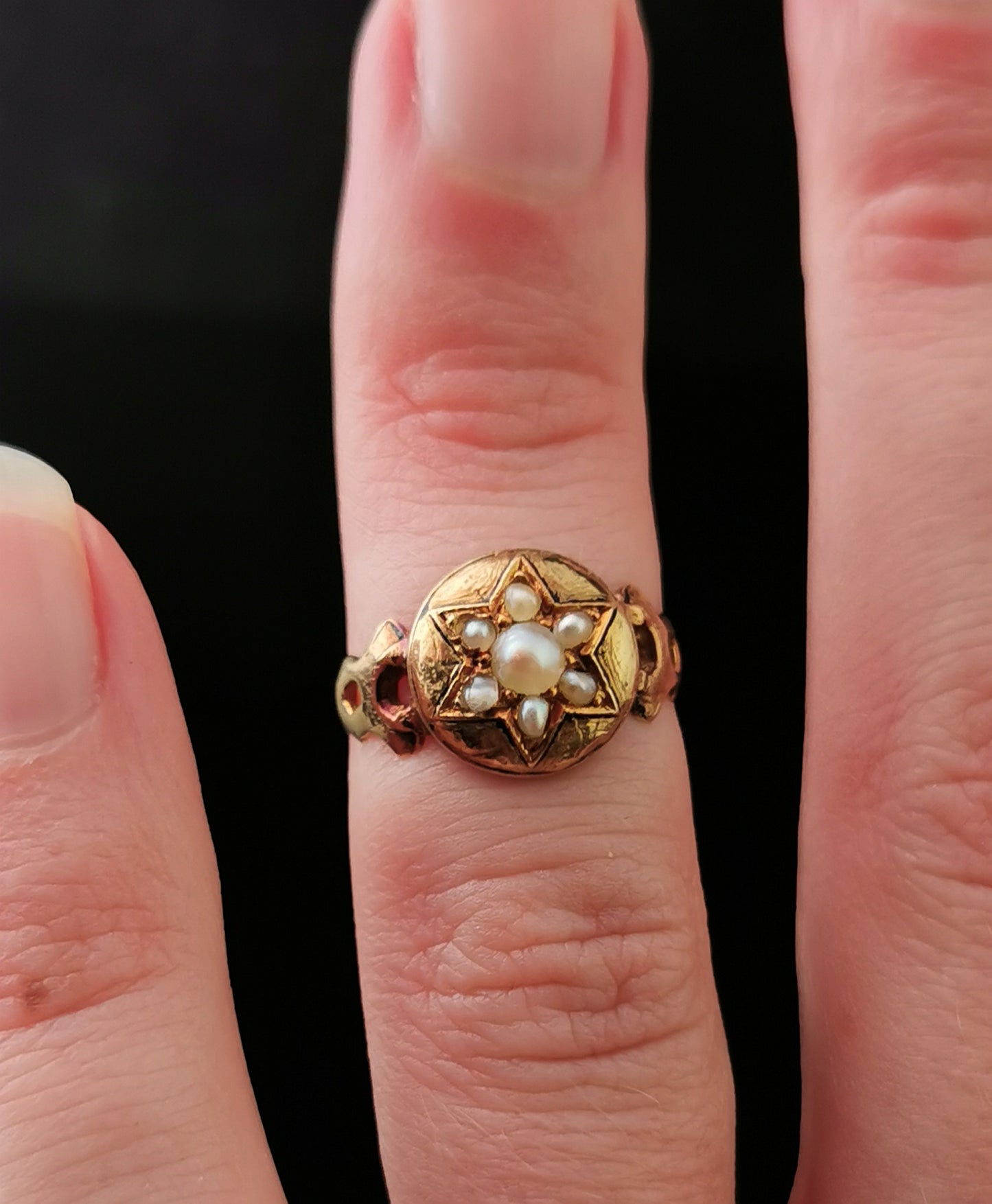 Antique star mourning ring, 15ct gold, pearl