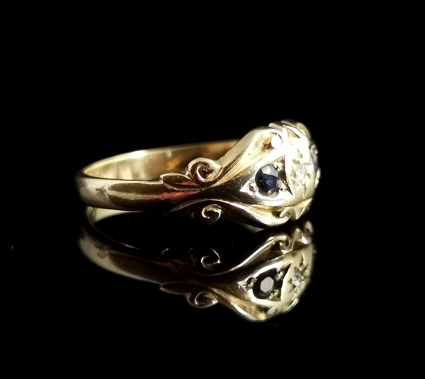 Antique Victorian Sapphire and diamond ring, 18ct gold