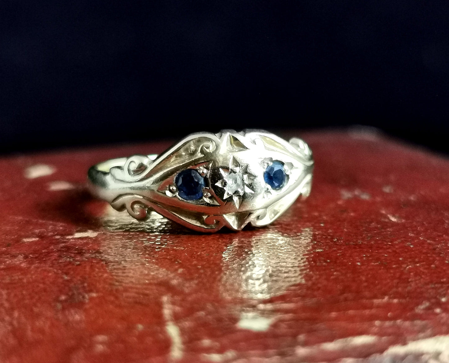 Antique Victorian Sapphire and diamond ring, 18ct gold