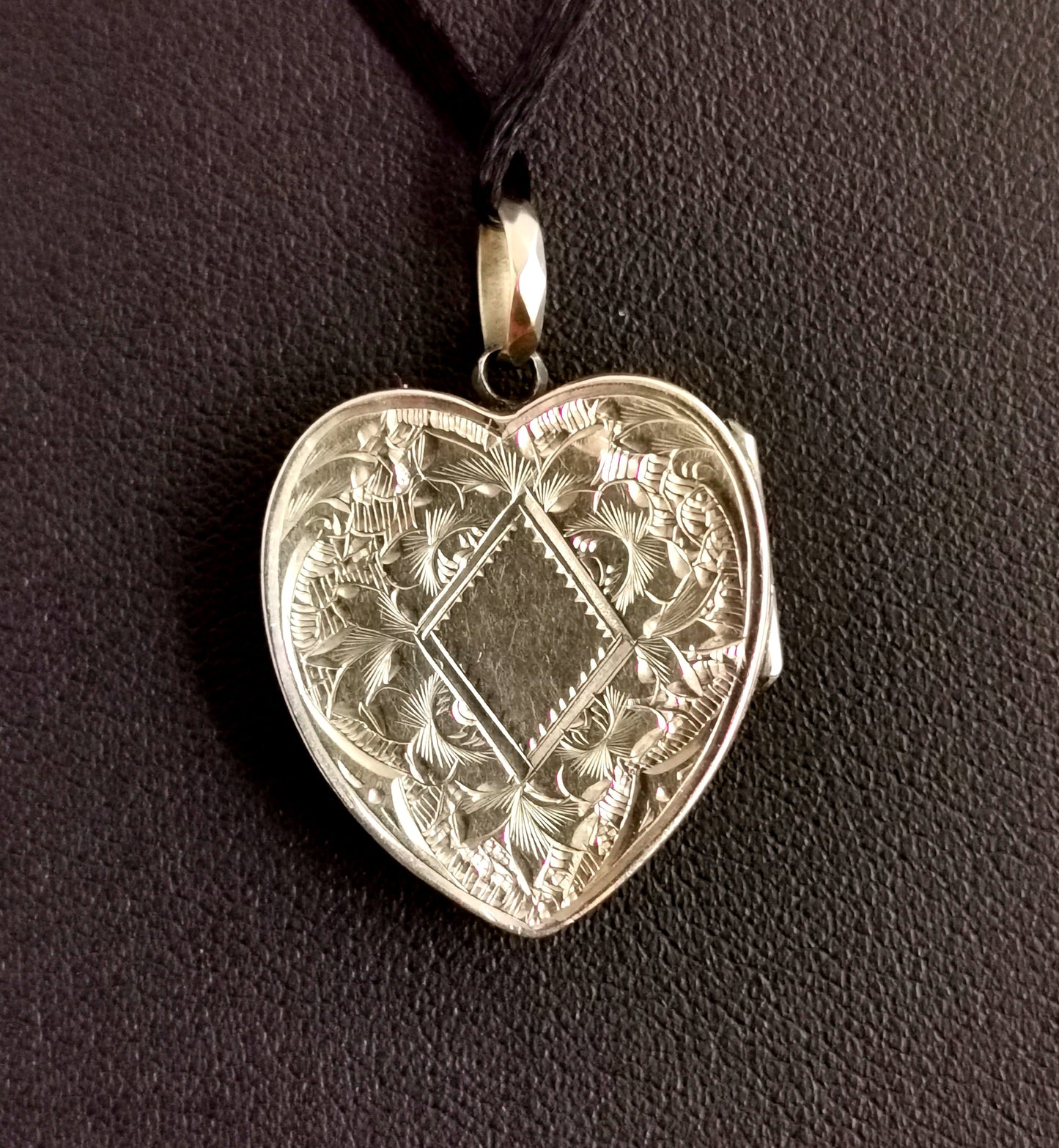 Art Deco 9ct gold heart locket, faux Carnelian, pendant