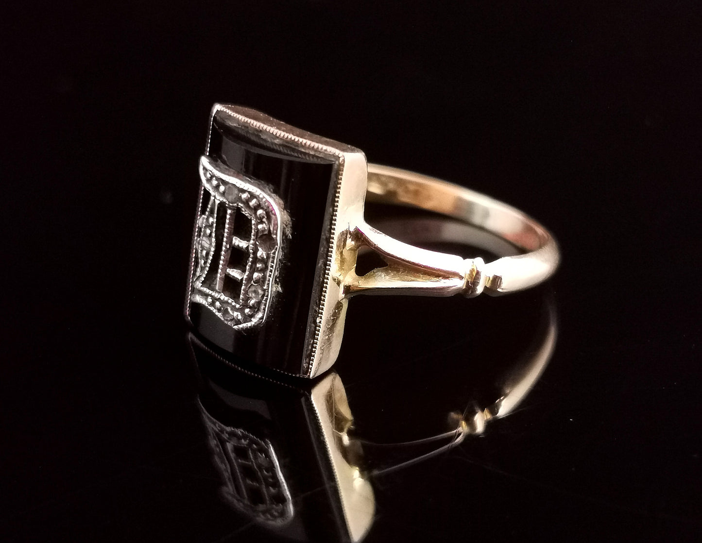 Antique Victorian mourning ring, initial D, onyx and Diamond, 9ct gold