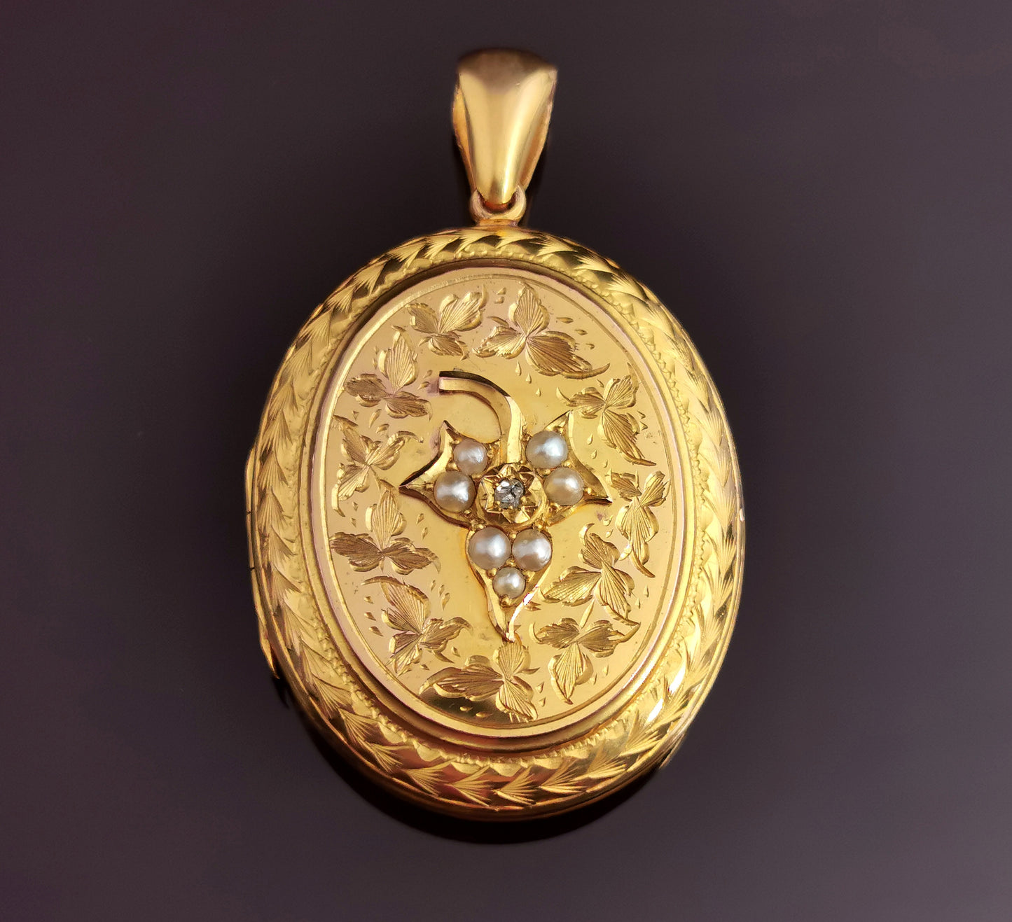 Antique Victorian 18ct gold mourning locket, Diamond and pearl, Ivy leaf