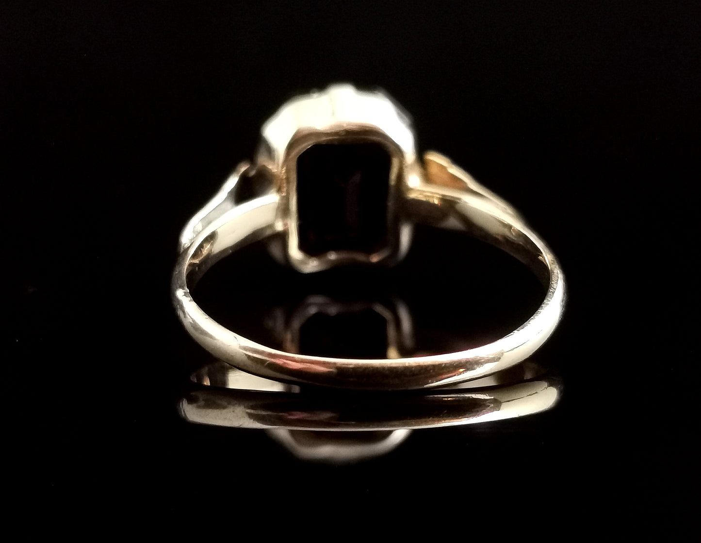 Vintage 9ct gold Garnet solitaire ring, cocktail ring