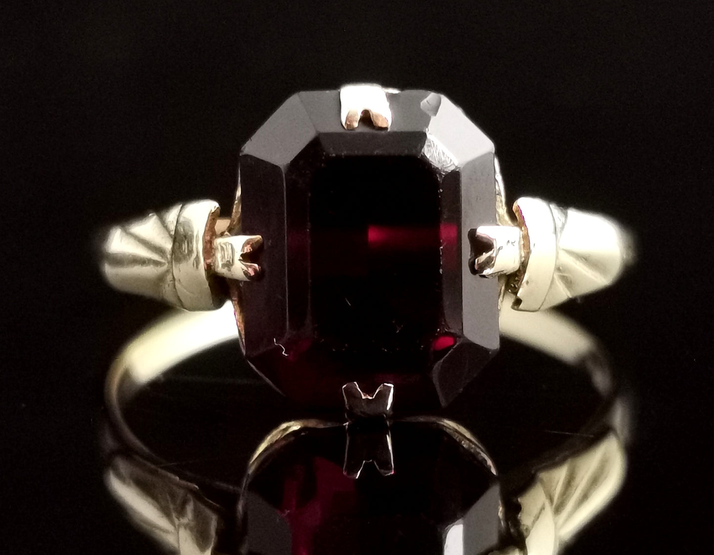 Vintage 9ct gold Garnet solitaire ring, cocktail ring