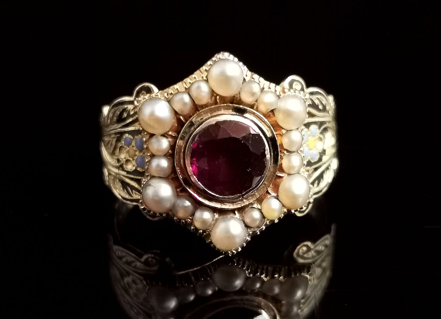 Antique Mourning ring, 18ct gold, Enamel, Pearl and Garnet, William IV