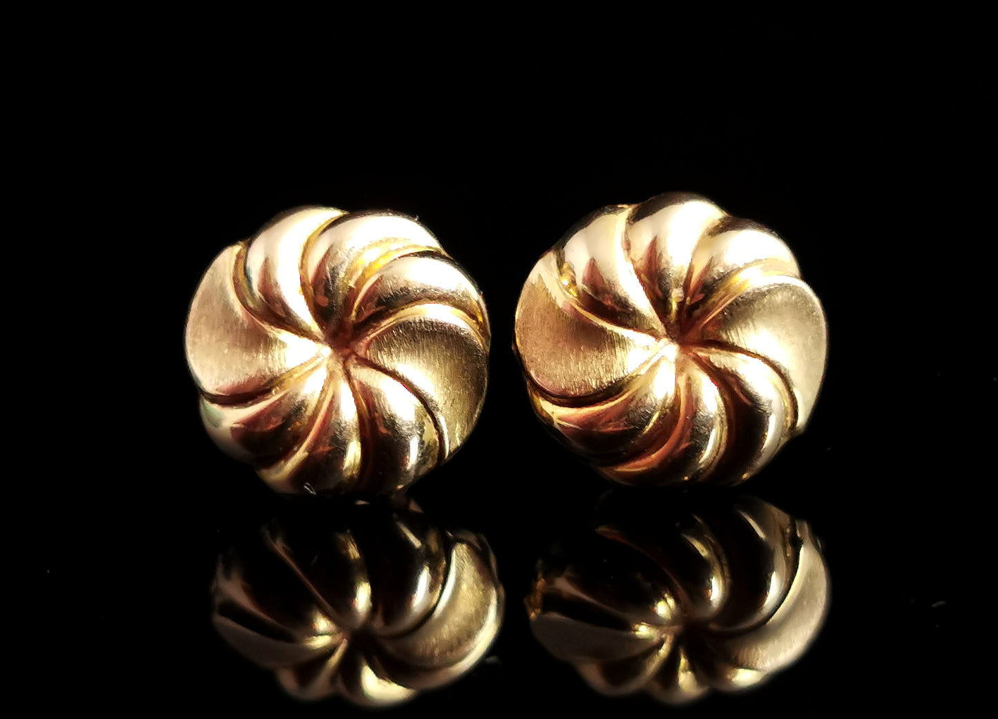 Vintage 9ct yellow gold fancy stud earrings, swirl