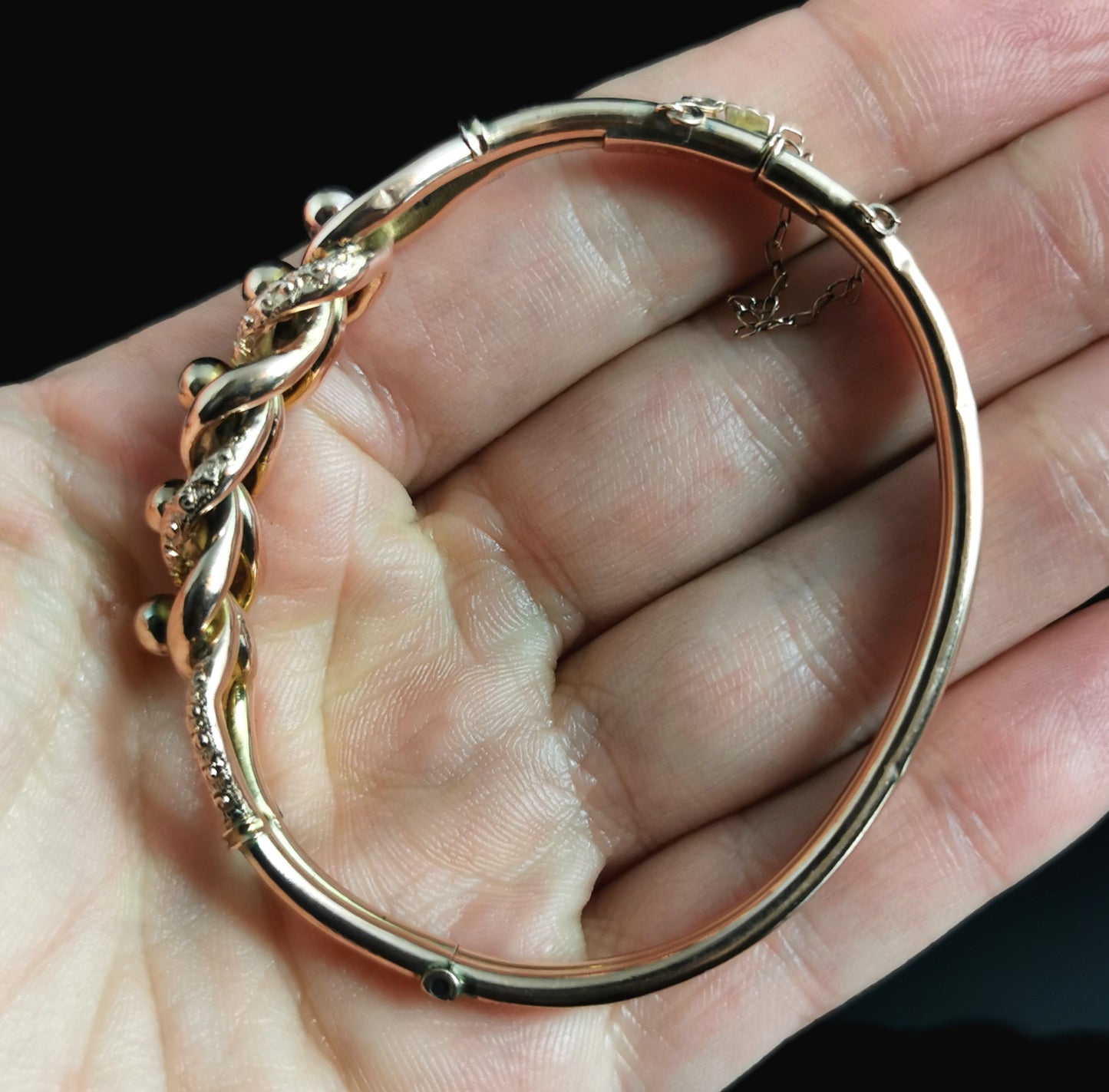 Antique Victorian 9ct gold keeper knot bangle