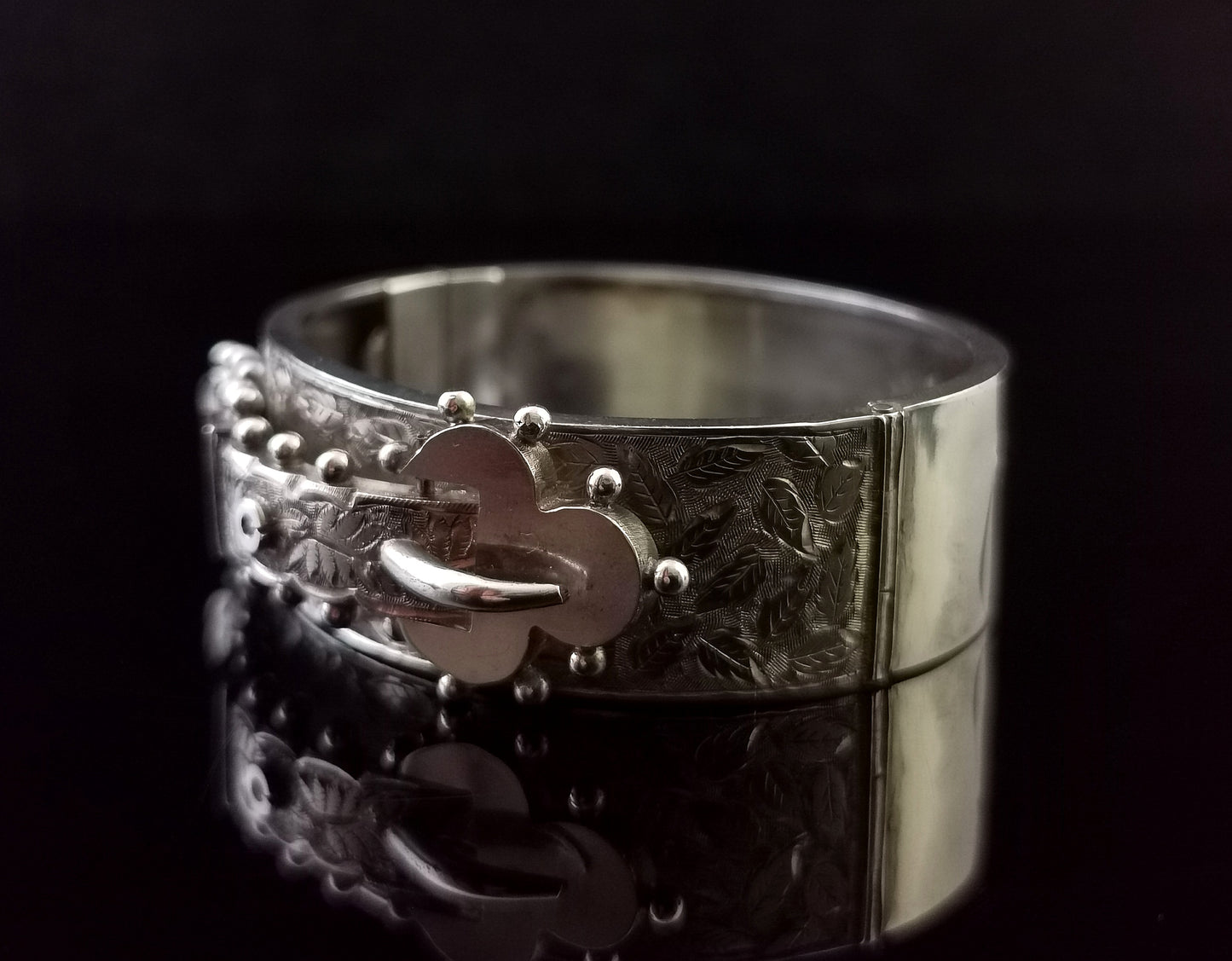 Victorian silver buckle bangle, Aesthetic