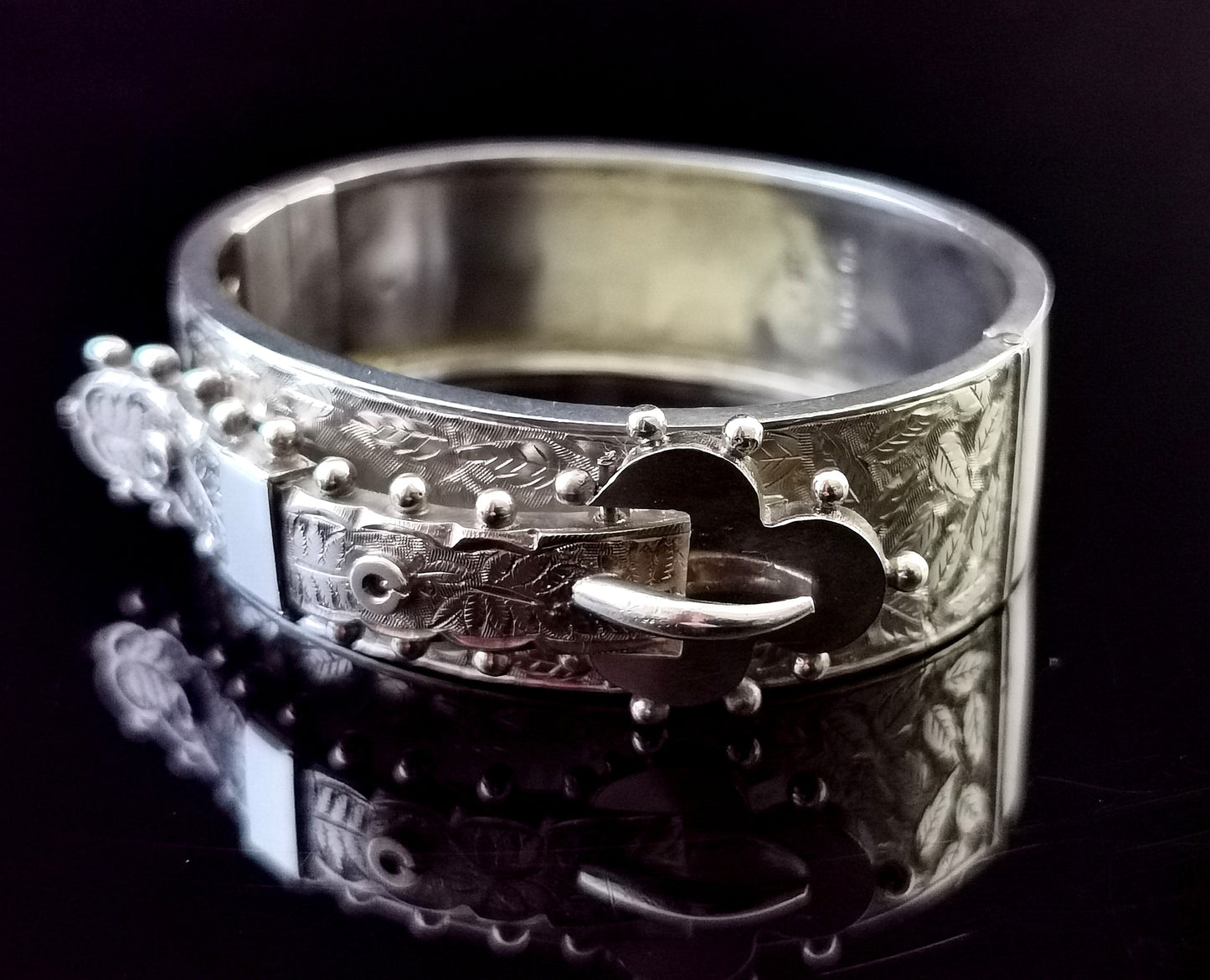 Victorian silver buckle bangle, Aesthetic