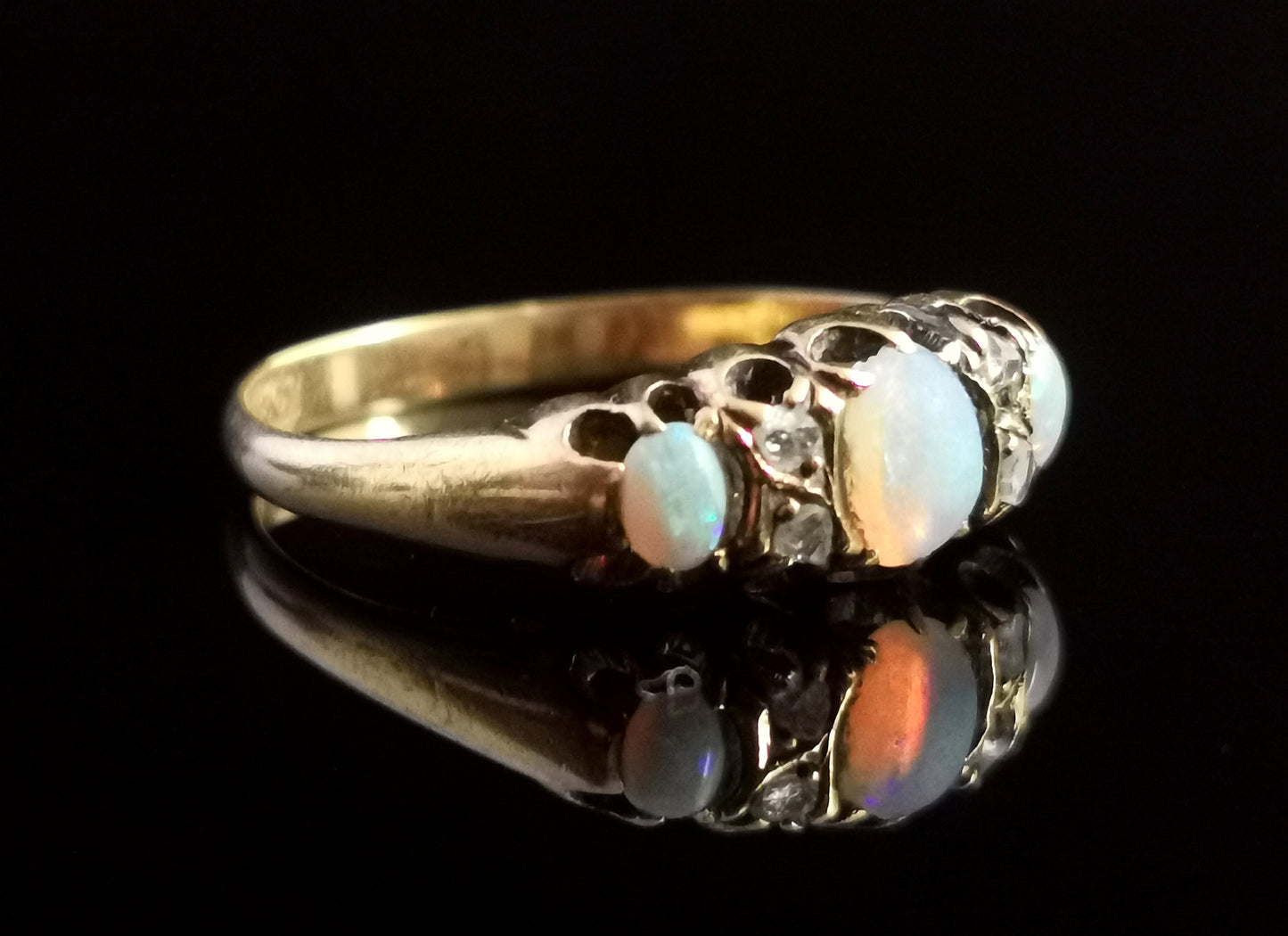 Antique Opal and Rose cut diamond ring, 18ct gold, Victorian