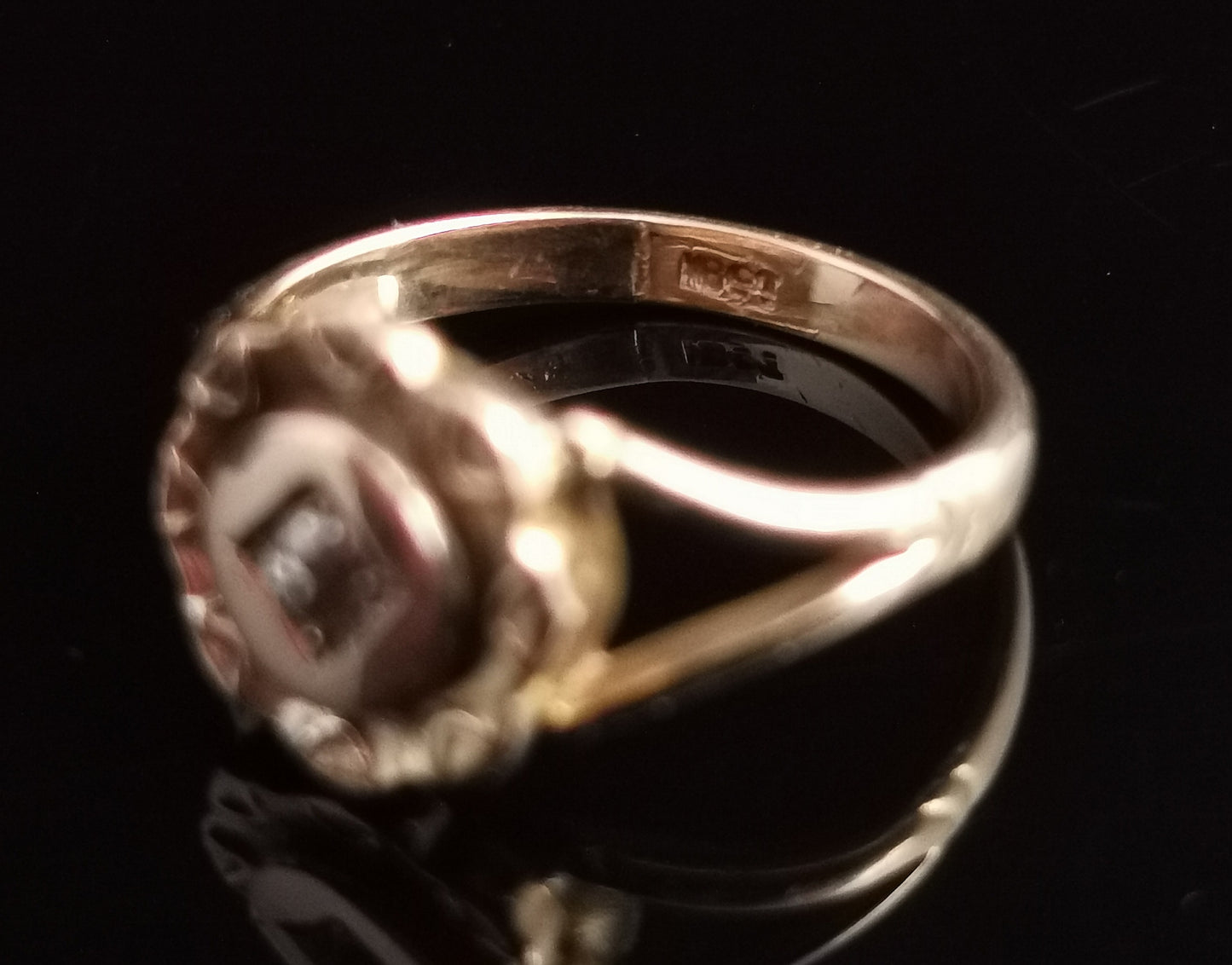 Antique diamond signet ring, 18ct gold
