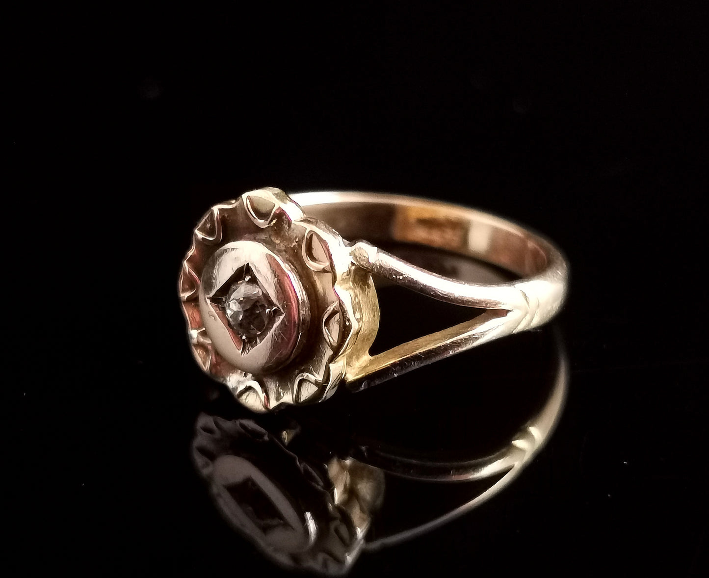 Antique diamond signet ring, 18ct gold