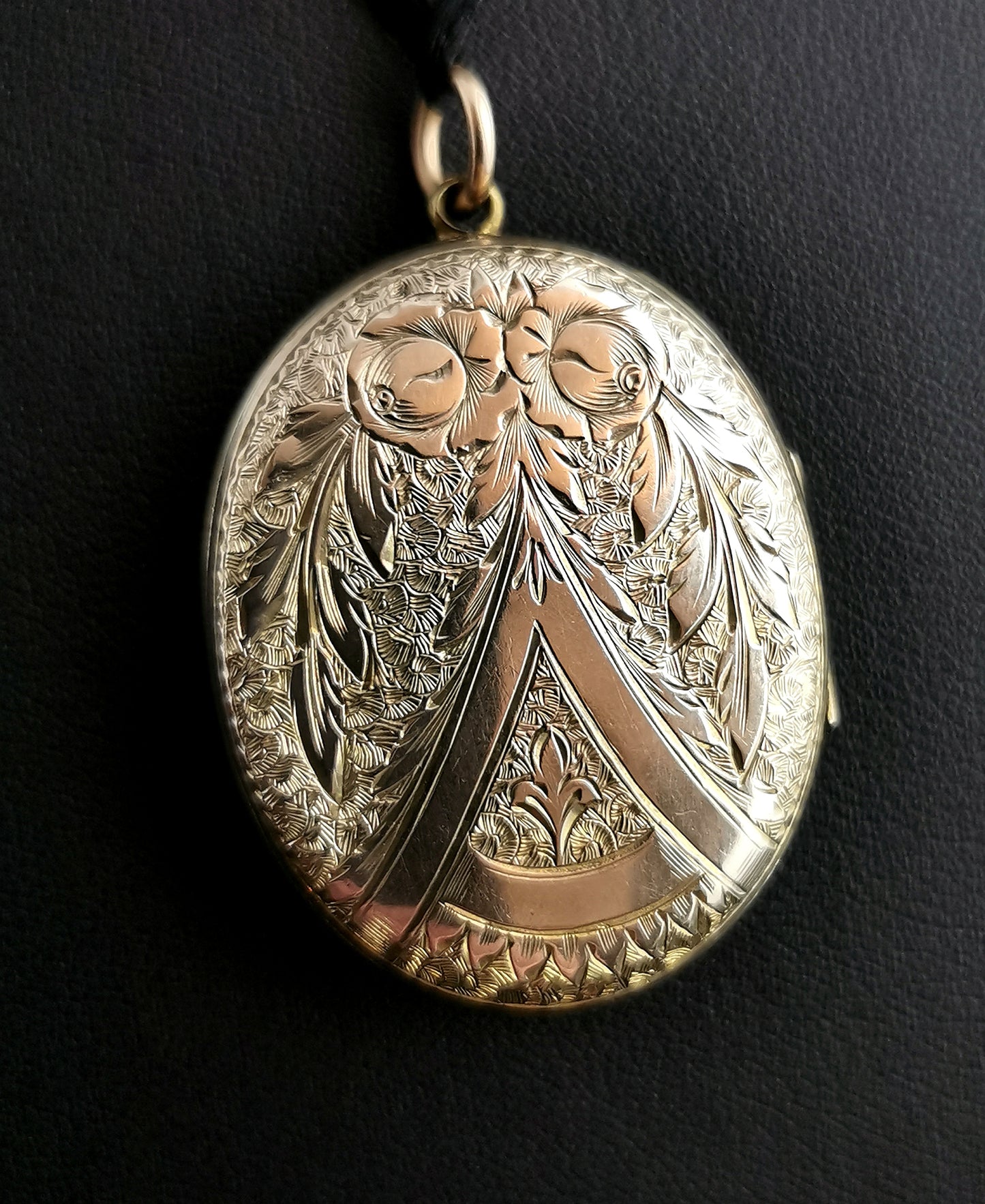 Antique Victorian 9ct gold Regard locket
