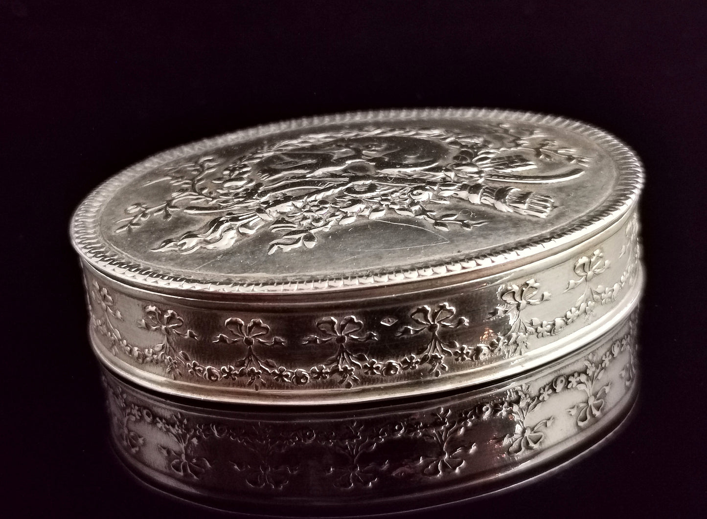 Antique French silver snuff box, peace doves