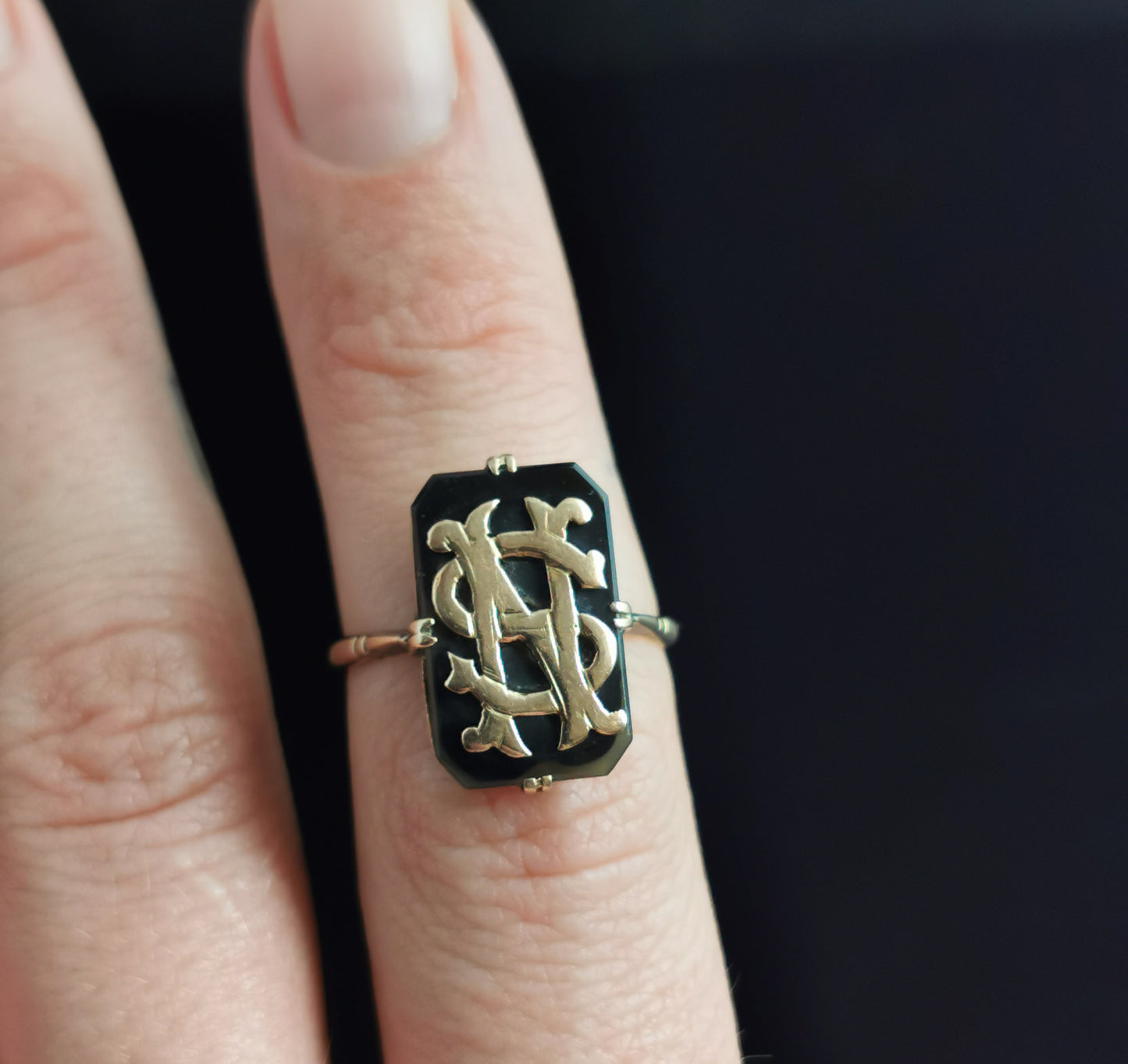 Antique Victorian mourning signet ring, 9ct gold and Onyx, initials NS