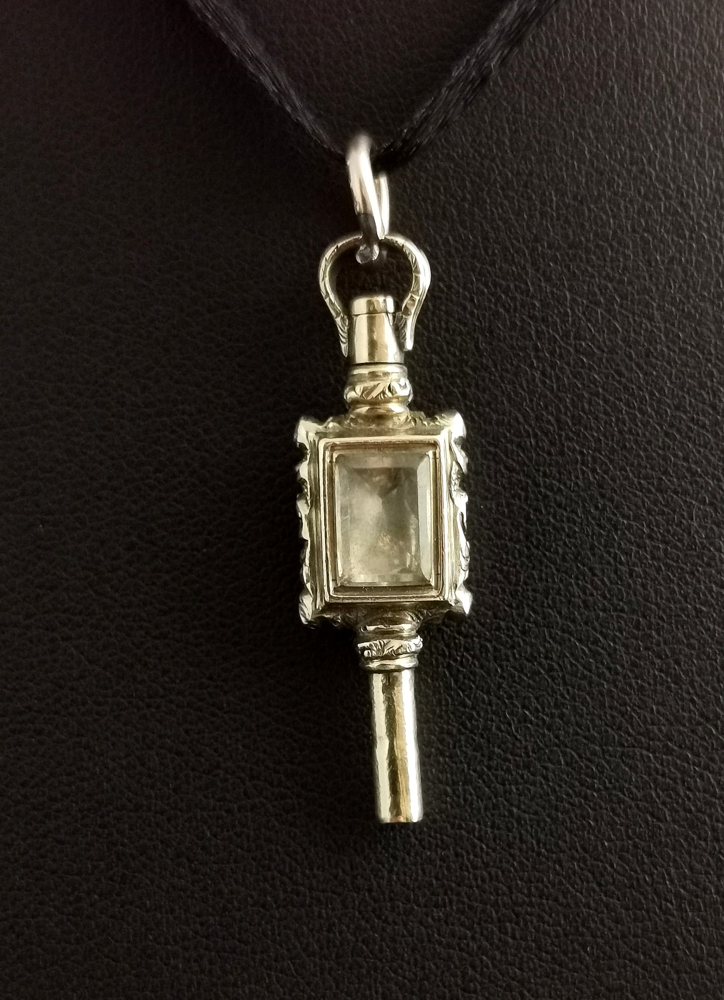 Antique Victorian 9ct gold watch key pendant, paste Stone