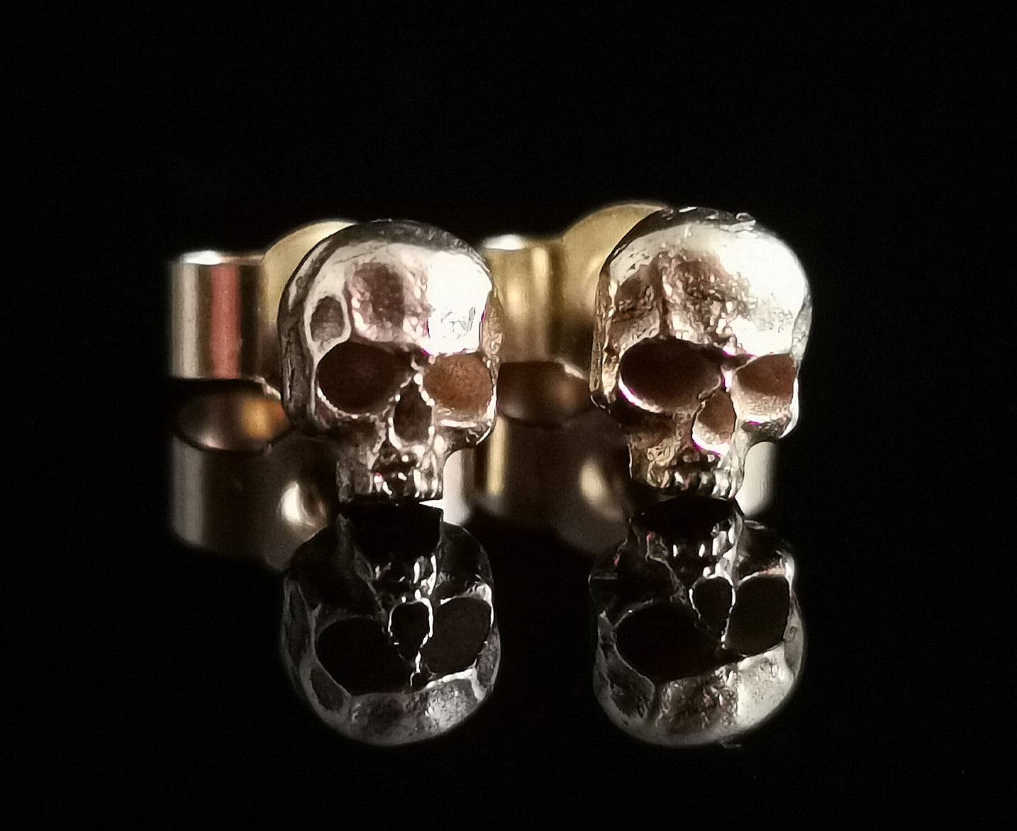 Vintage 9ct gold Skull stud earrings
