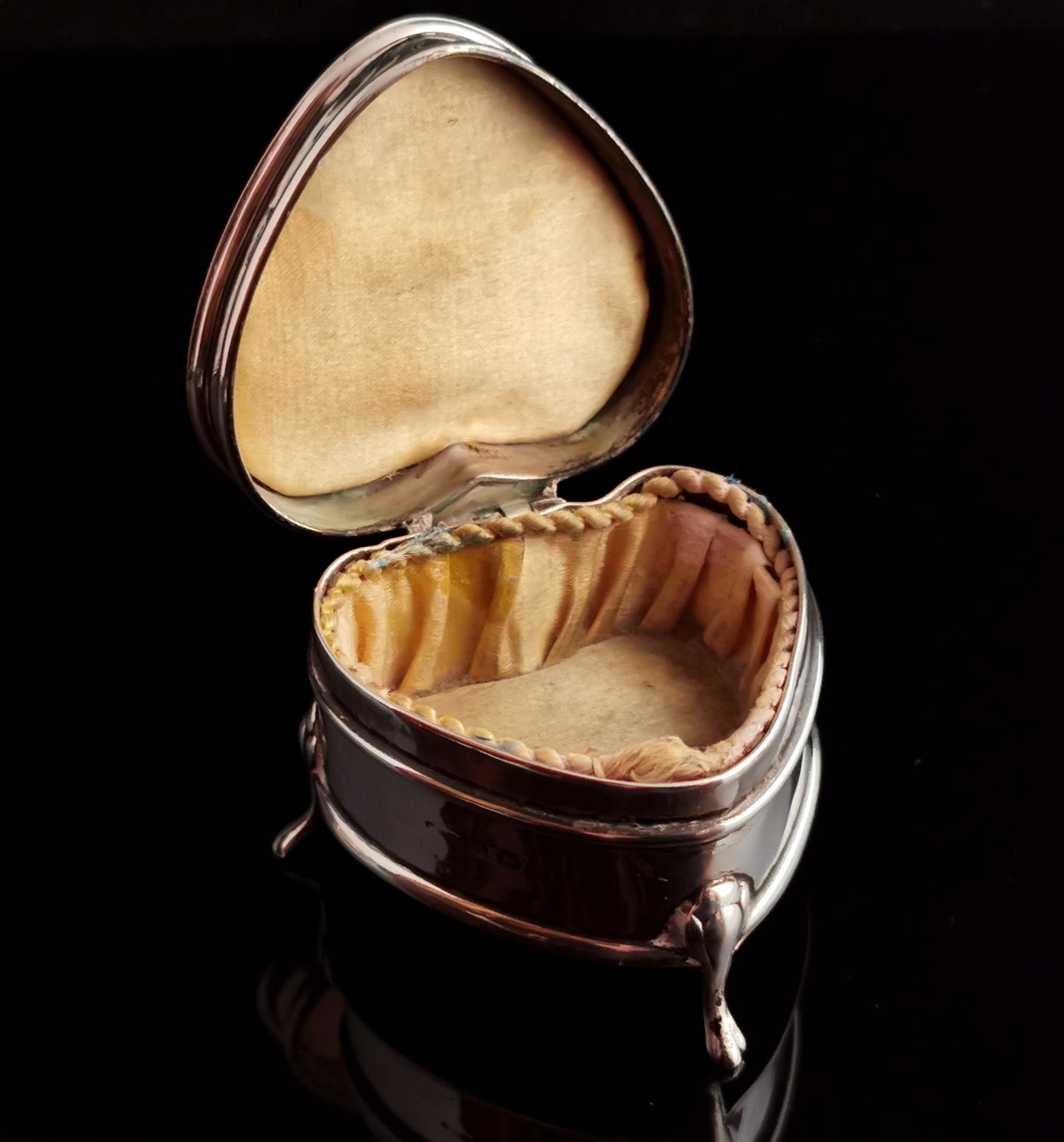 Art Deco sterling silver heart shaped jewellery box