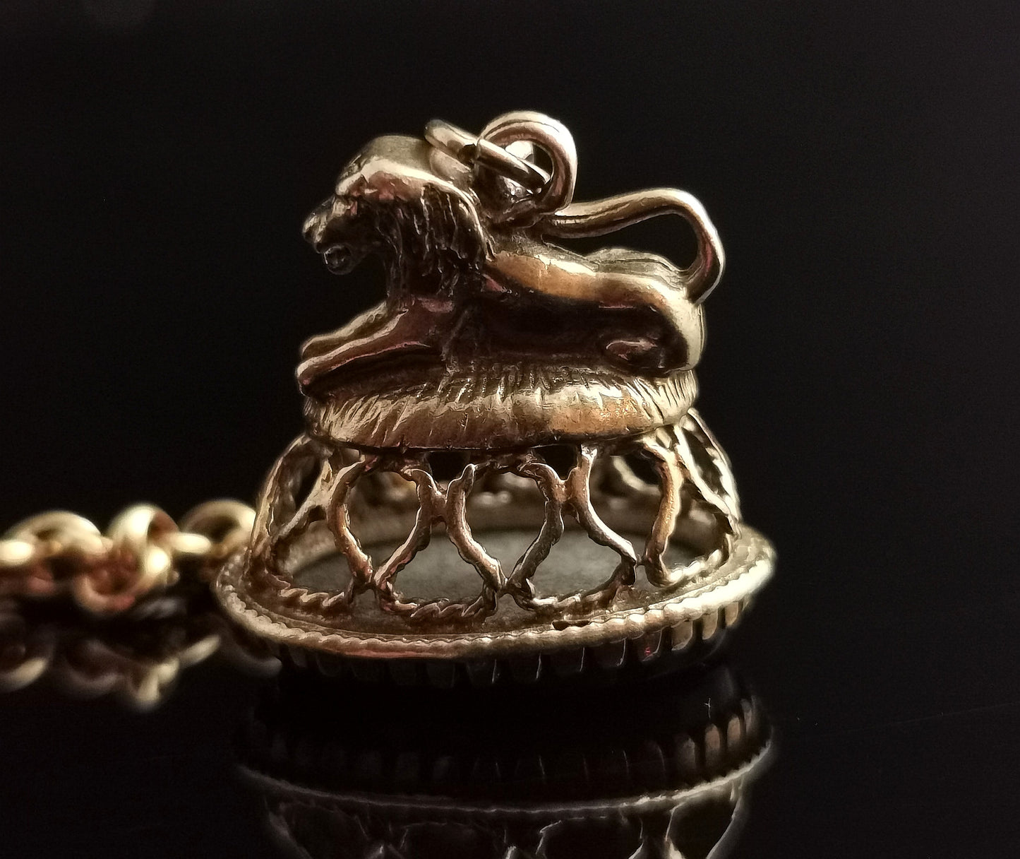 Vintage 9ct gold lion seal fob, Onyx, watch fob