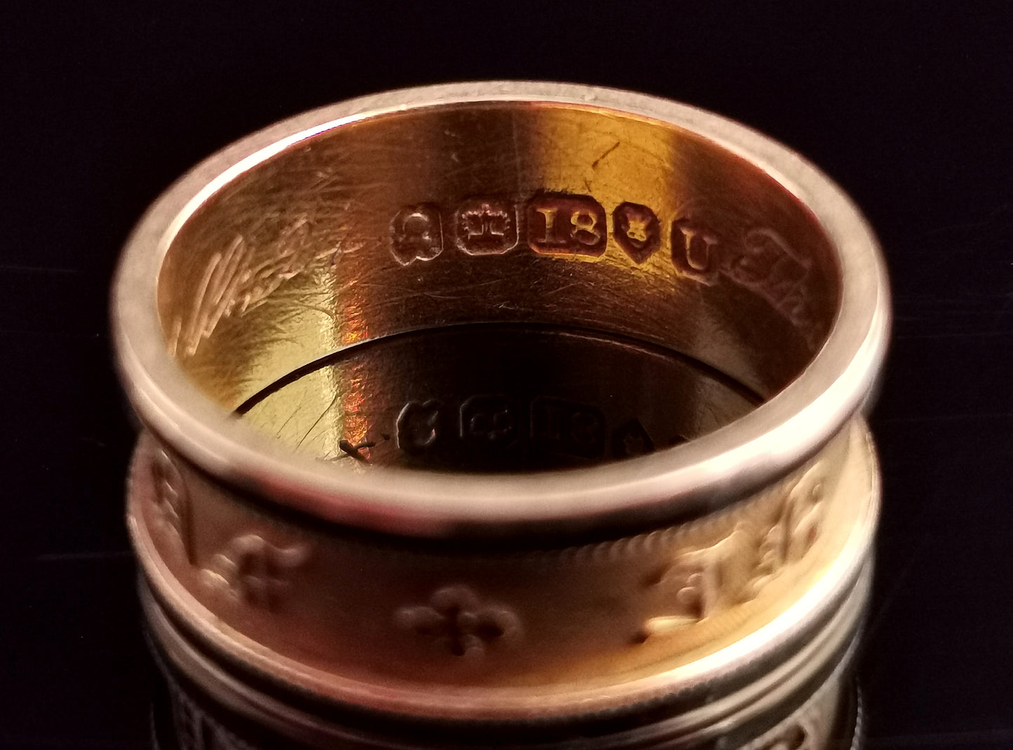 Antique Georgian mourning band ring, 18ct gold, Black enamel, In Memory Of