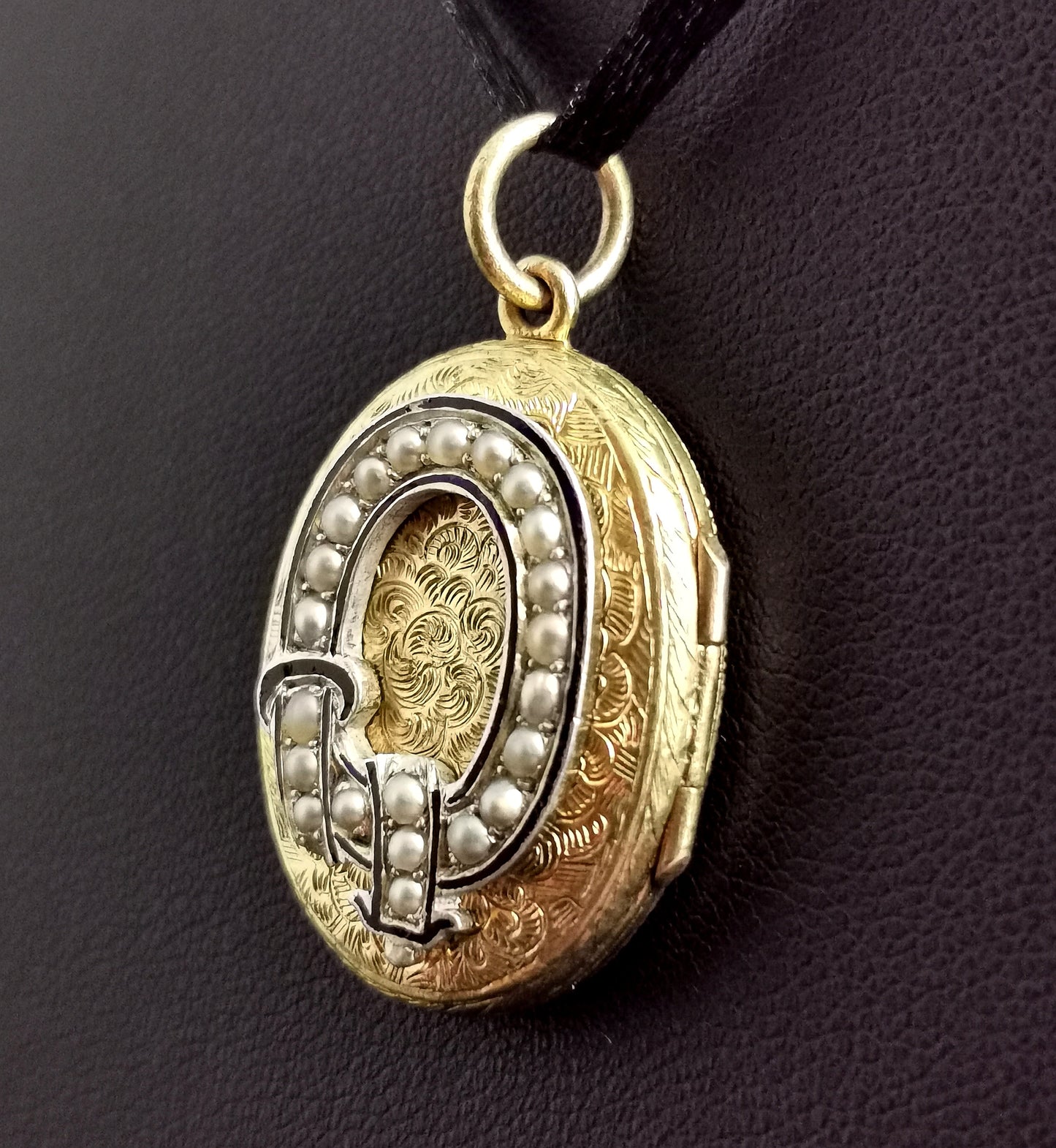 Antique Victorian mourning locket, 9ct gold, Pearl and Enamel buckle