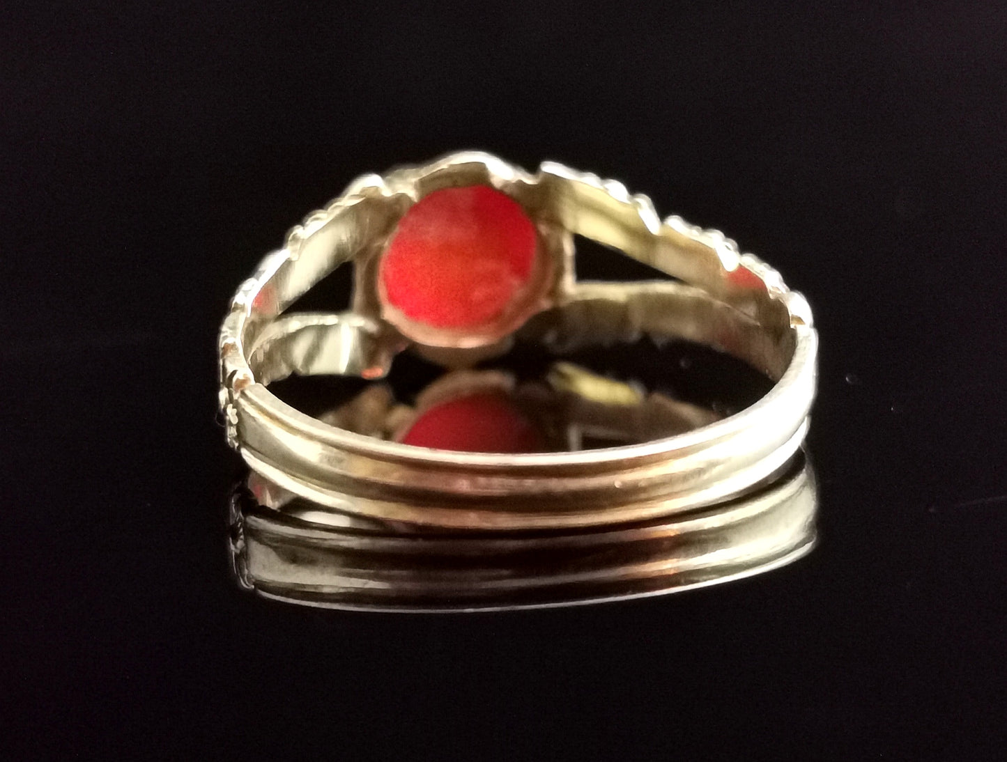 Antique Victorian 18ct gold Carnelian solitaire ring