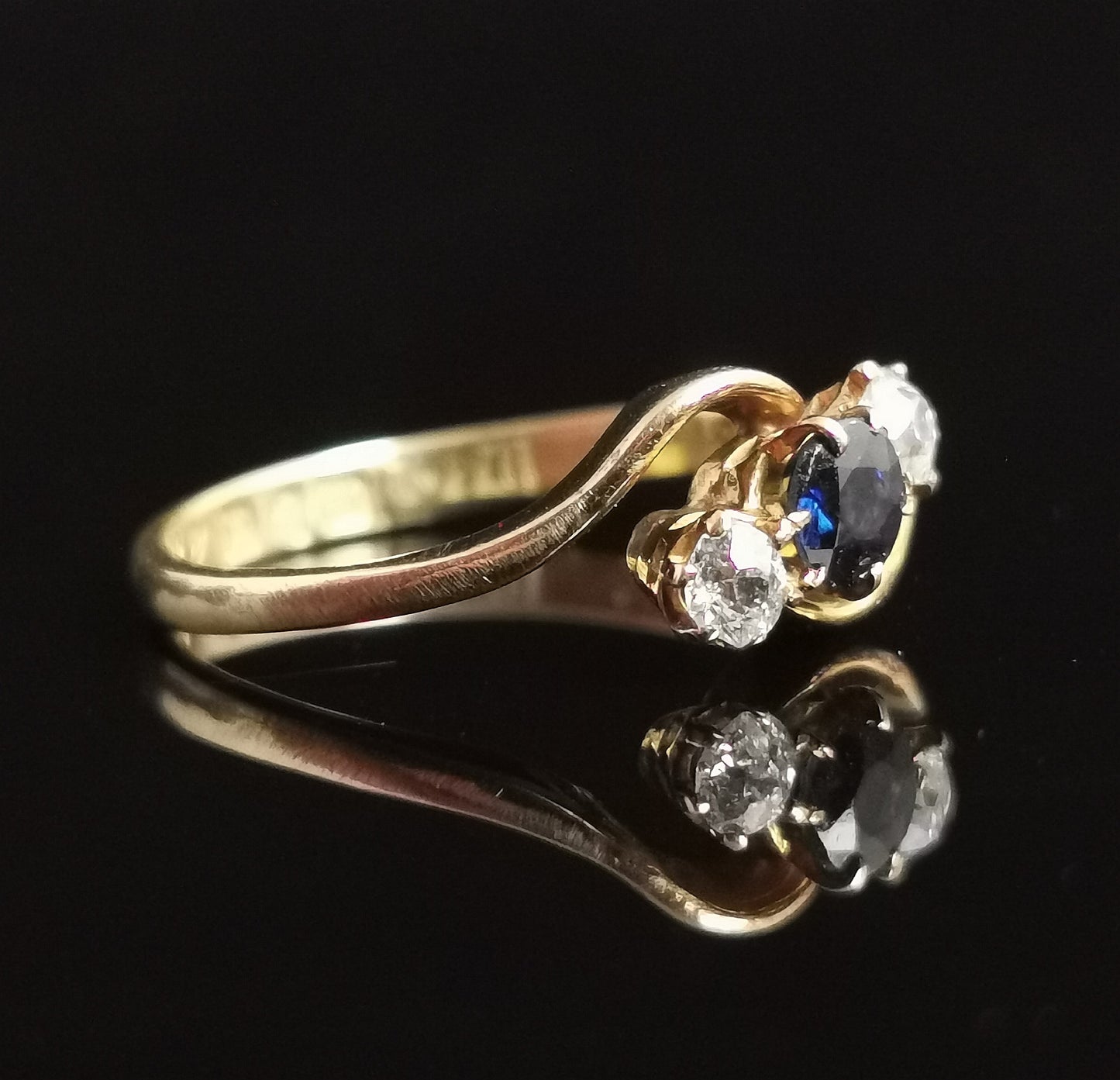 Antique Diamond and Sapphire Crossover ring, 18ct gold