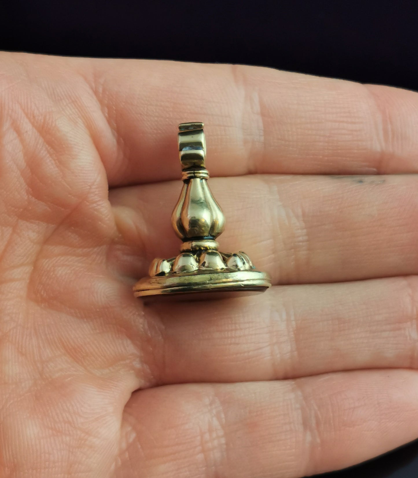 Antique Victorian 9ct gold Carnelian seal fob, pendant