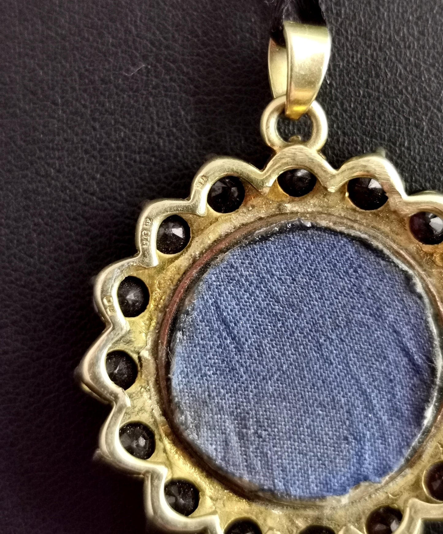 Vintage garnet floral pendant, 9ct gold, enamelled, Cobalt blue
