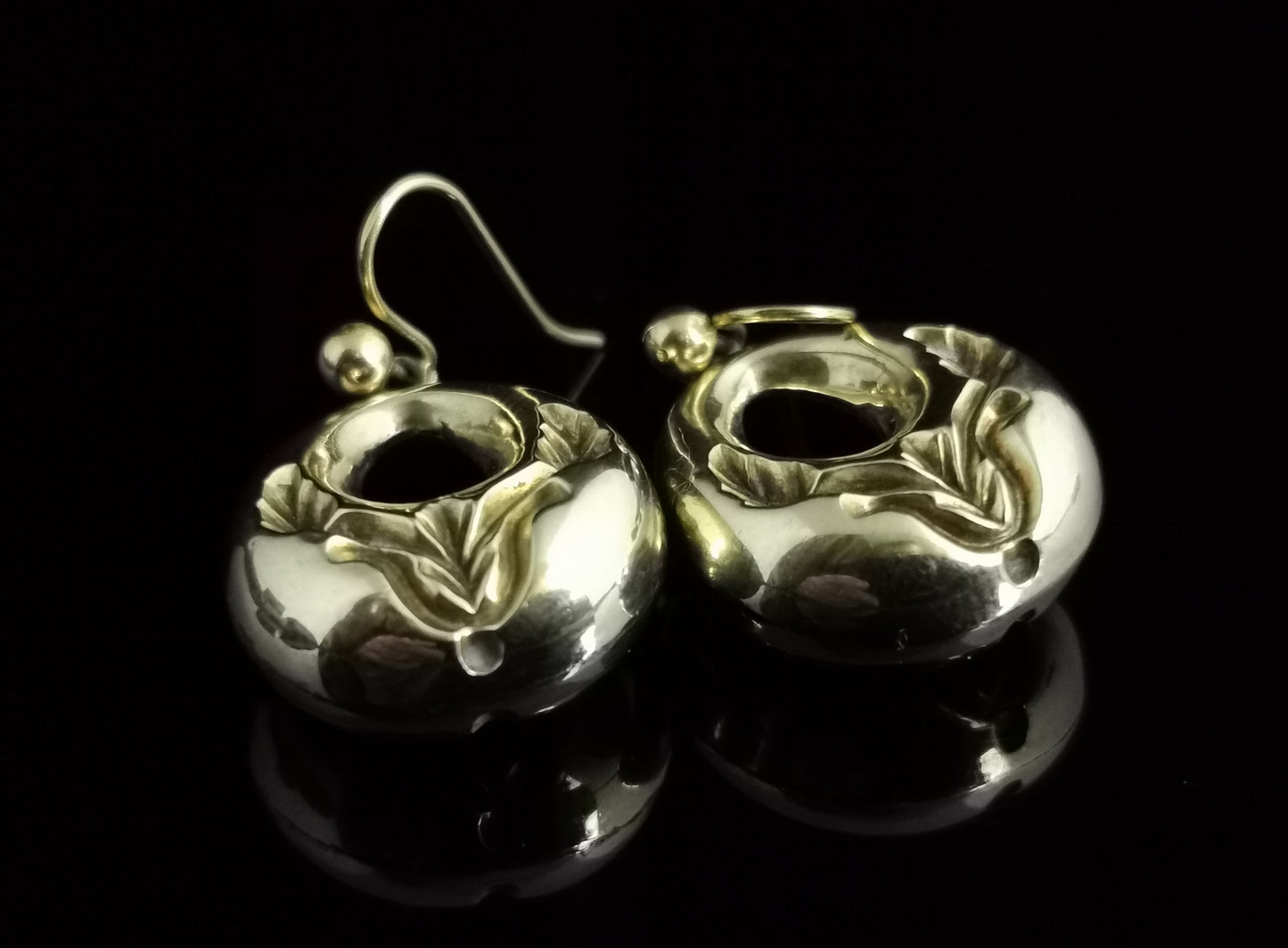 Antique Victorian 9ct gold dangly earrings