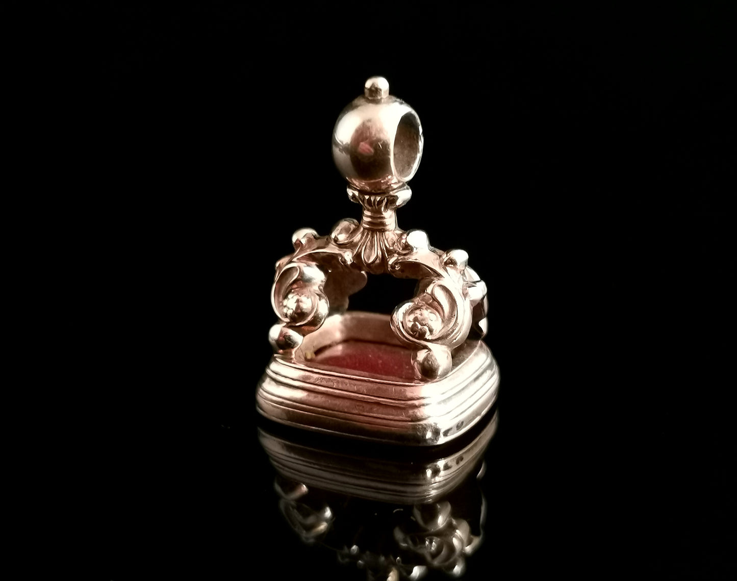 Antique Victorian Carnelian seal fob pendant, 9ct gold cased