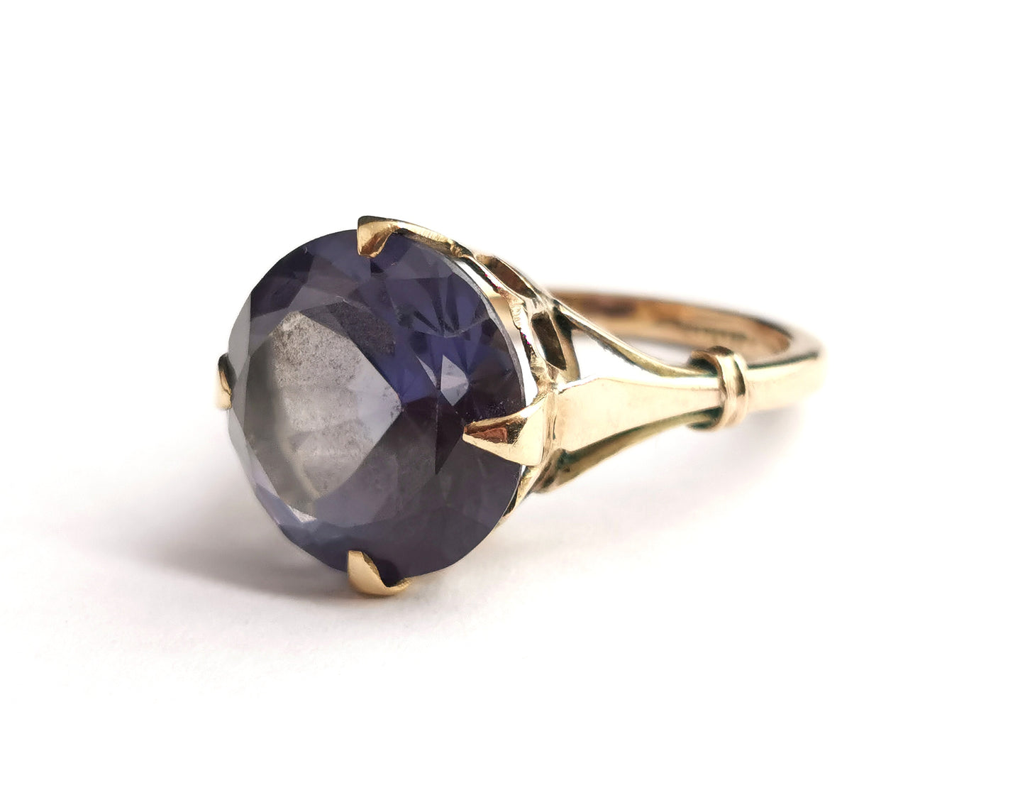 Vintage colour change sapphire cocktail ring, 9ct gold, c1940s