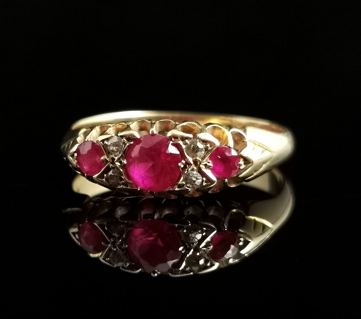 Antique Ruby and Diamond ring, 18ct gold, Edwardian