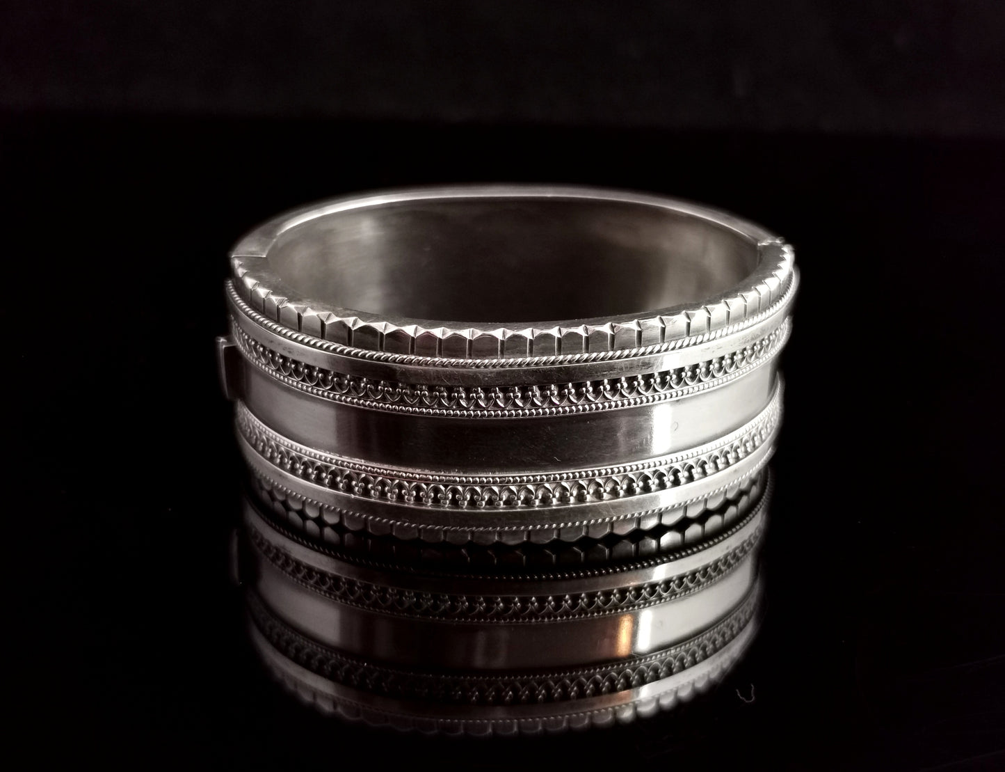 Antique Victorian silver bangle, Aesthetic era