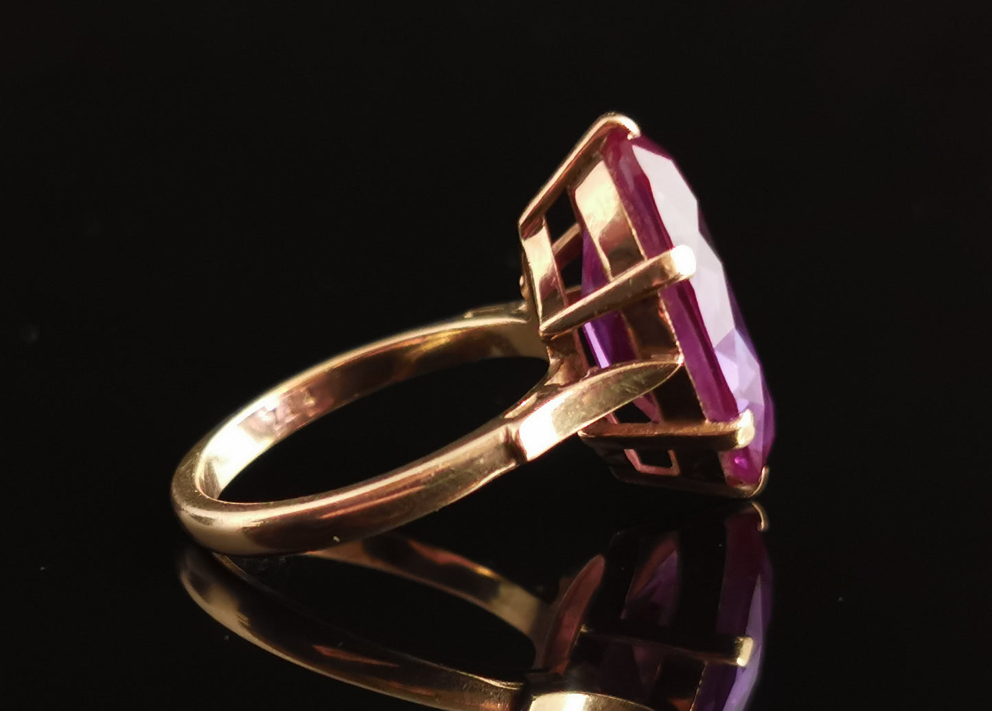 Vintage colour change sapphire cocktail ring, 9ct gold, 1970s