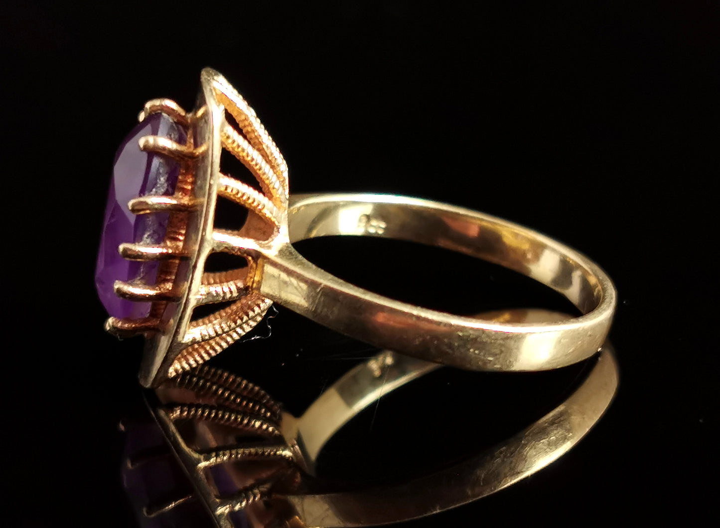 Vintage Amethyst cocktail ring, 9ct gold, 1970s