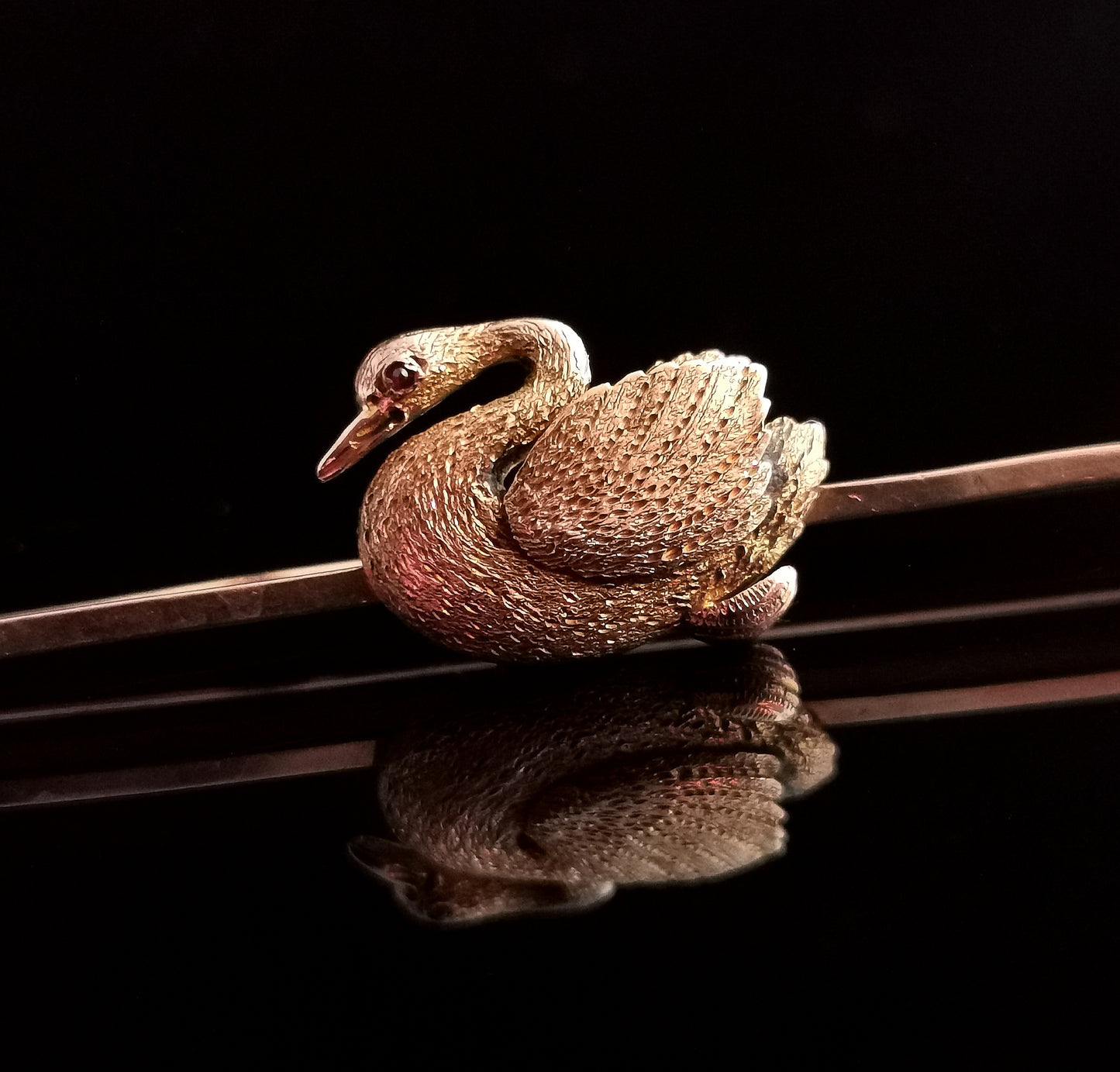 Antique 9ct gold Swan brooch, garnet, gold pin