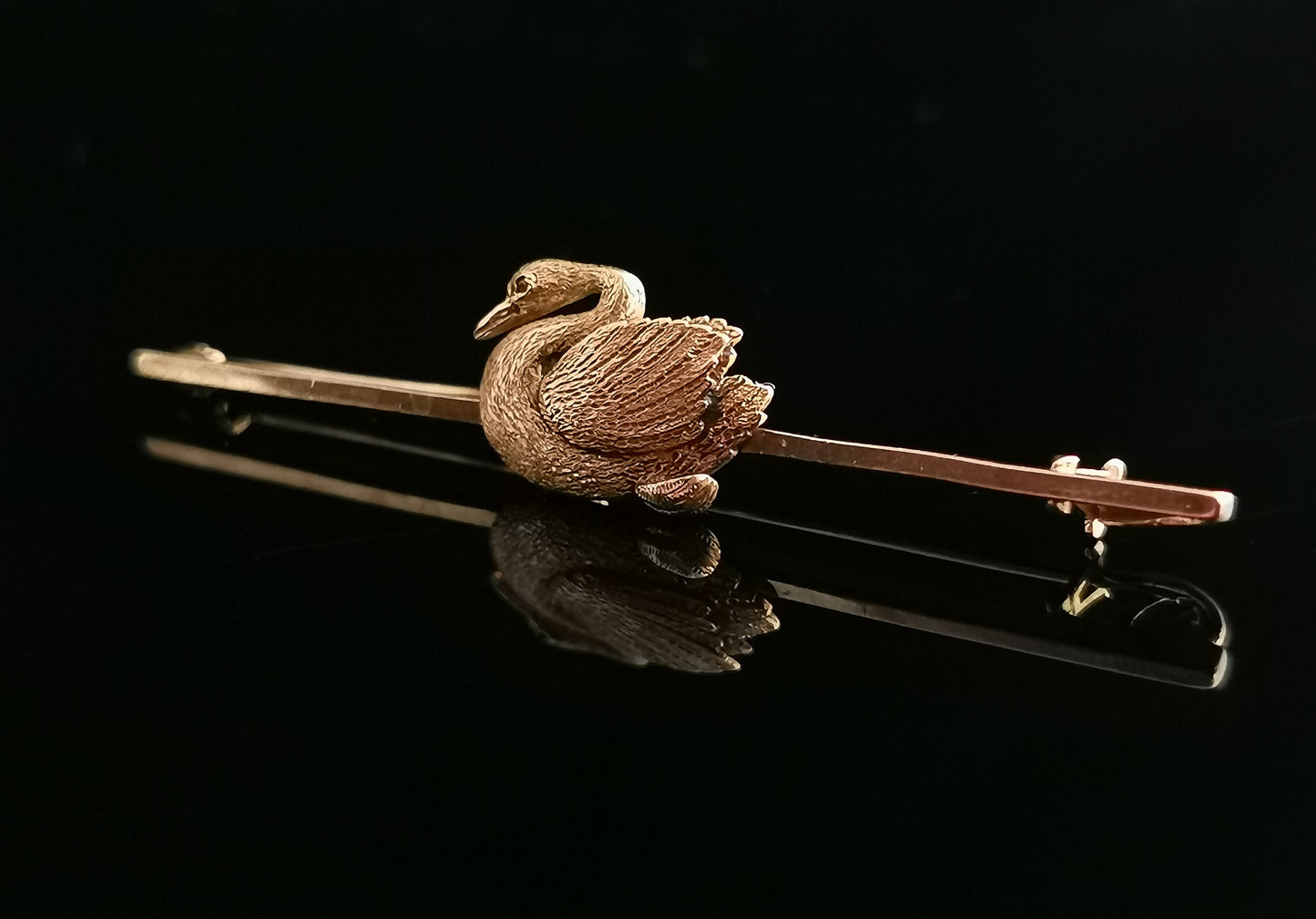 Antique 9ct gold Swan brooch, garnet, gold pin