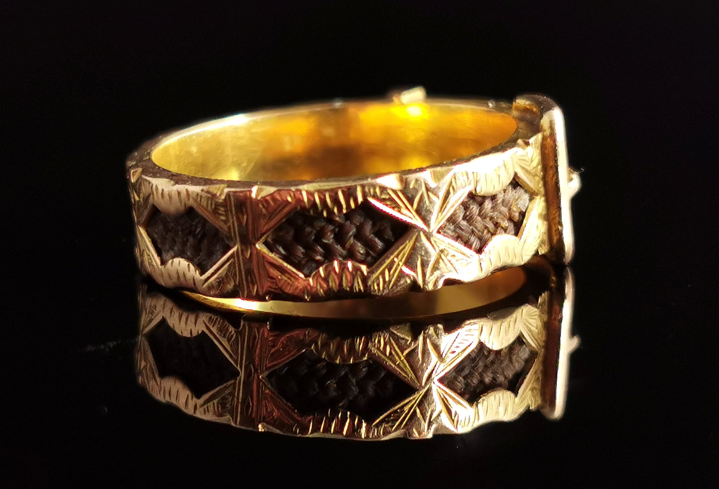 Antique Victorian buckle mourning ring, 15ct gold, hairwork