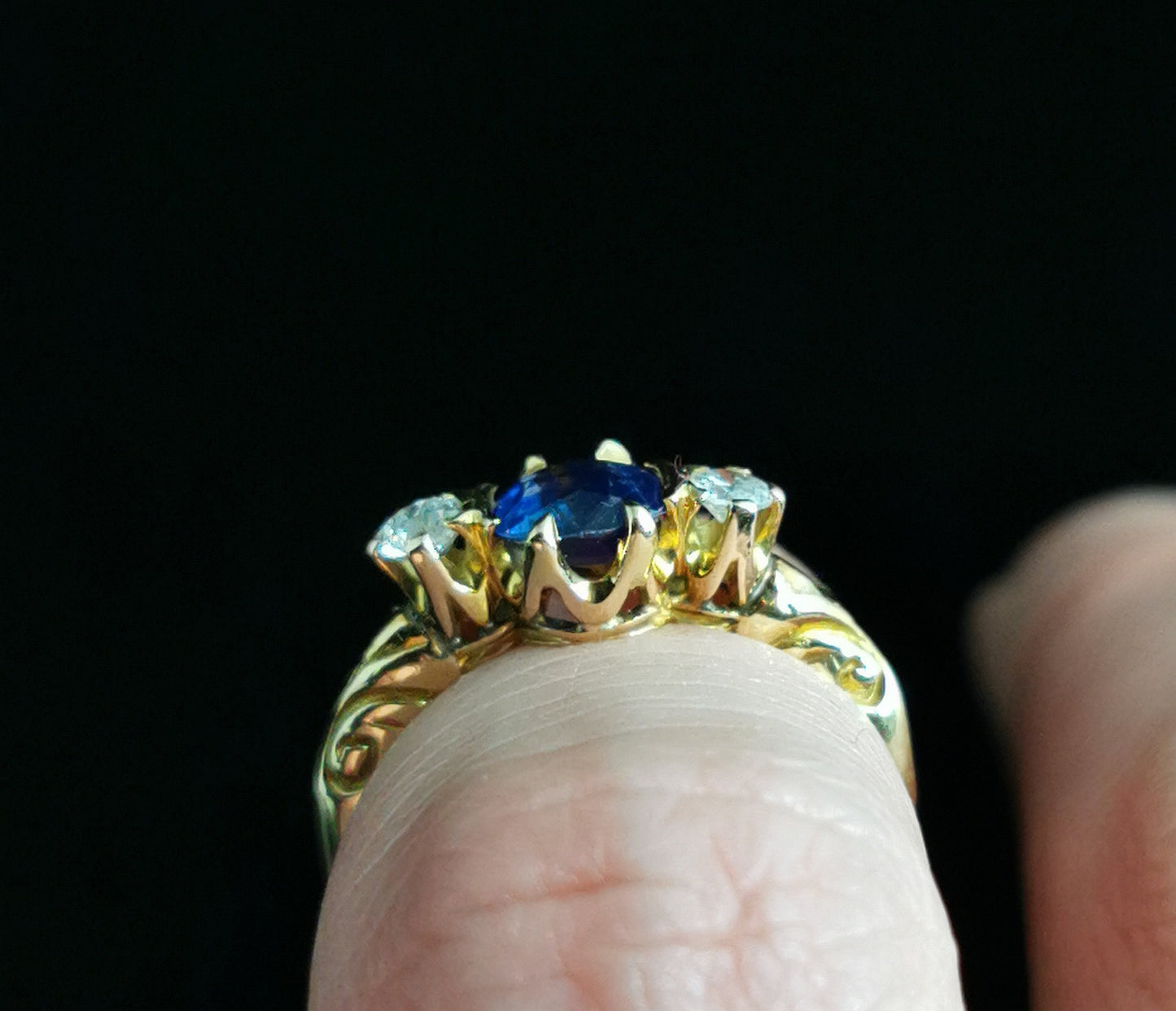 Antique Victorian Diamond and Sapphire three stone ring, 18ct gold