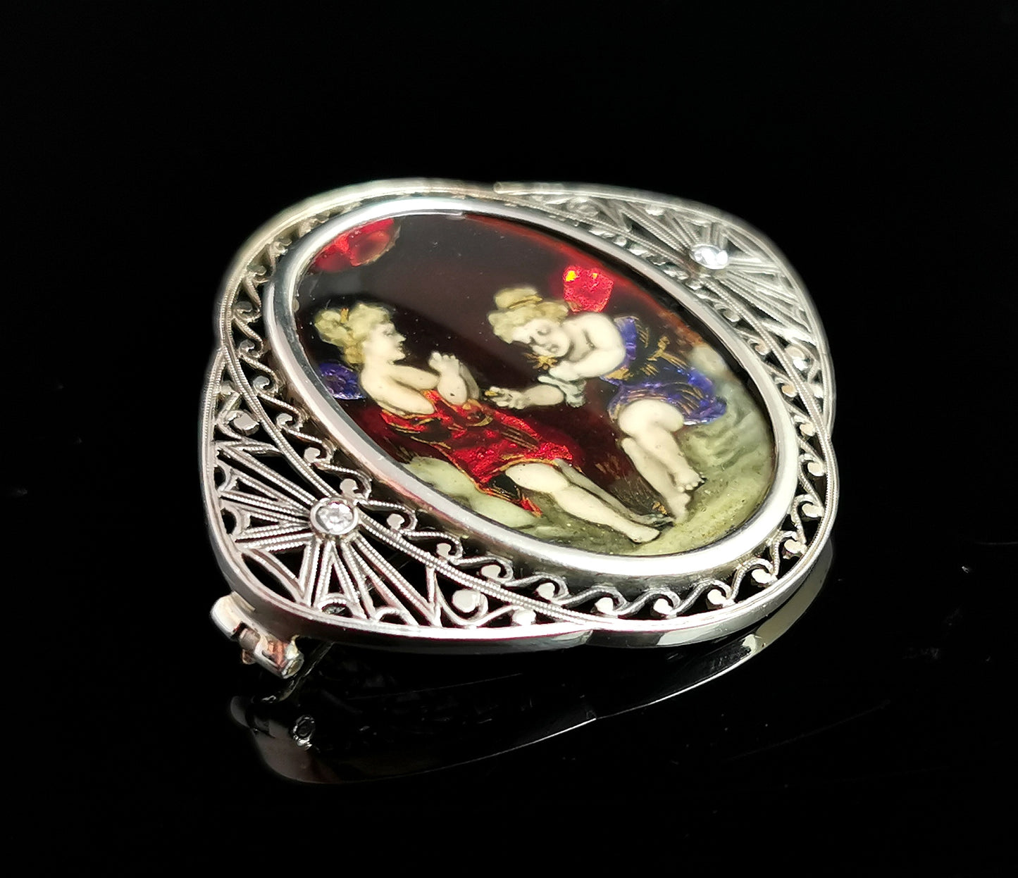 Antique enamelled fairies brooch, 18ct gold and Diamond, Art Nouveau