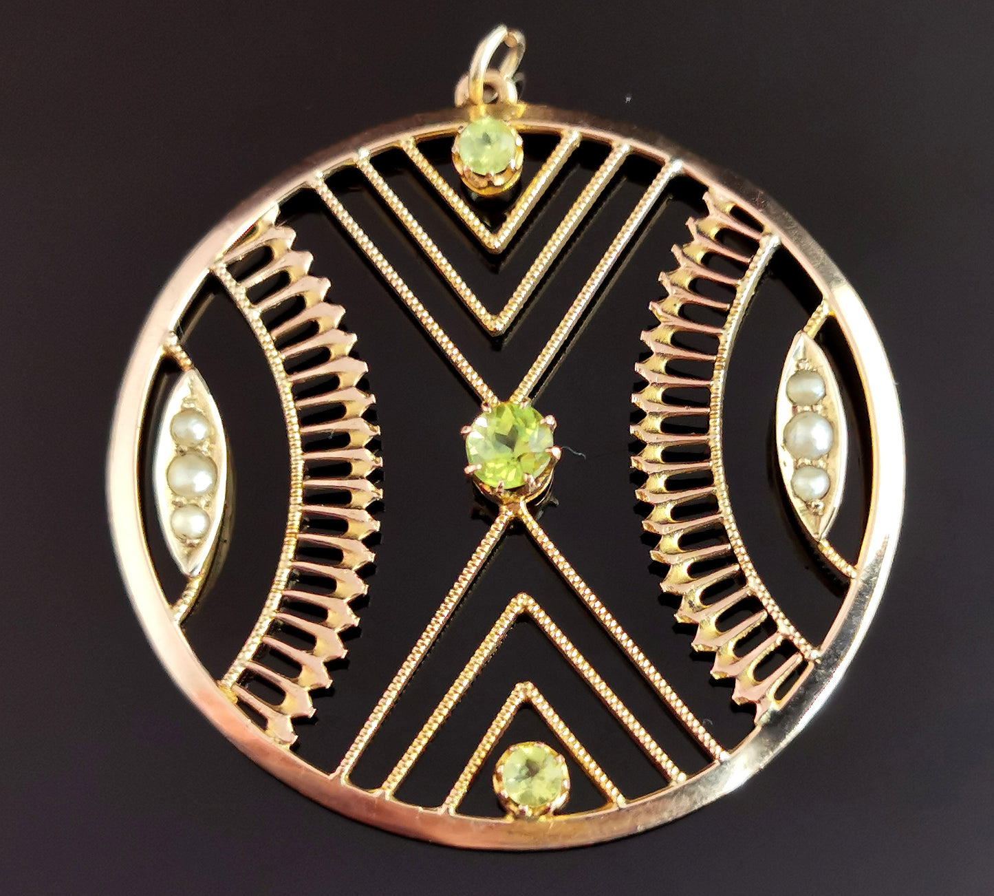 Antique Art Nouveau Peridot and seed pearl pendant, 9ct gold